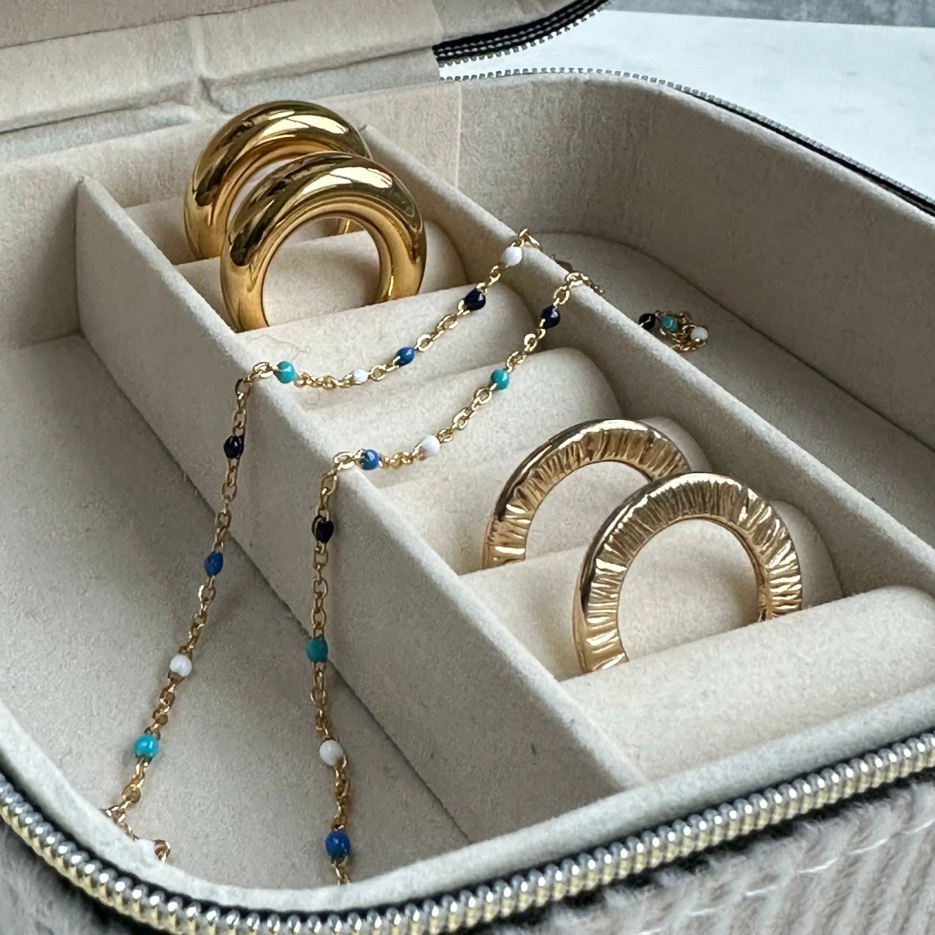 Halskjede Hollie blue 18k forgylt – Vanntett - Image 6