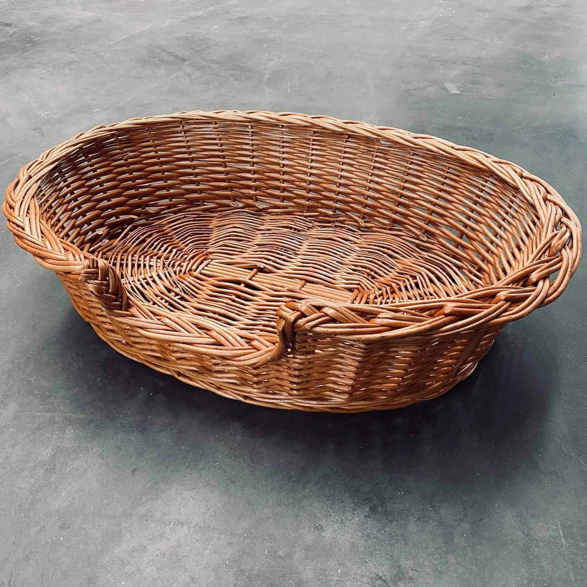Hundekurv i kraftig rattan – Liten - Image 2