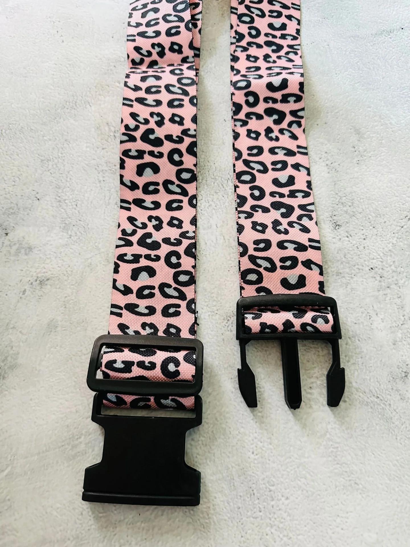 Koffertbånd – Rosa leopard