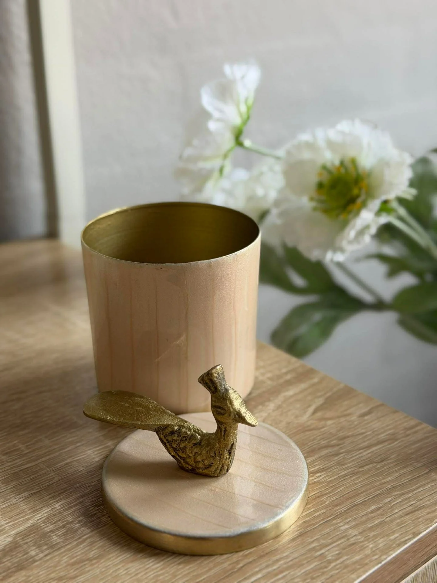 Krukke med lokk – Beige med fugl i gull - Image 3