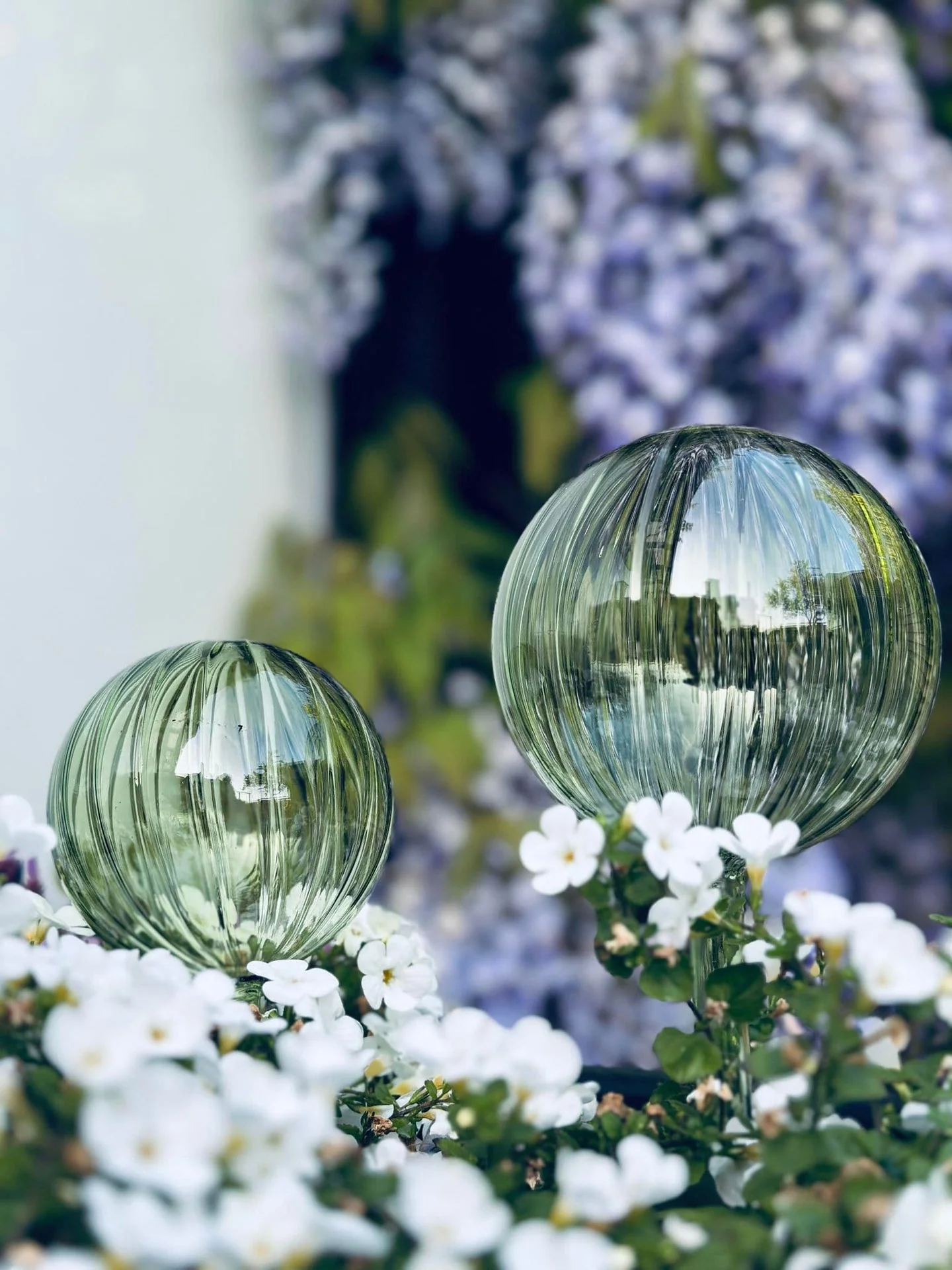 Kuler i grønt glass - Sett med 2 stk til vanning av blomster - Image 3