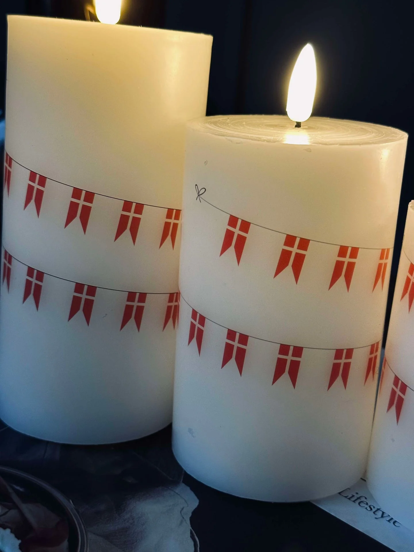 LED blokklys med flagg – Sett med 3 stk og fjernkontroll - Image 5