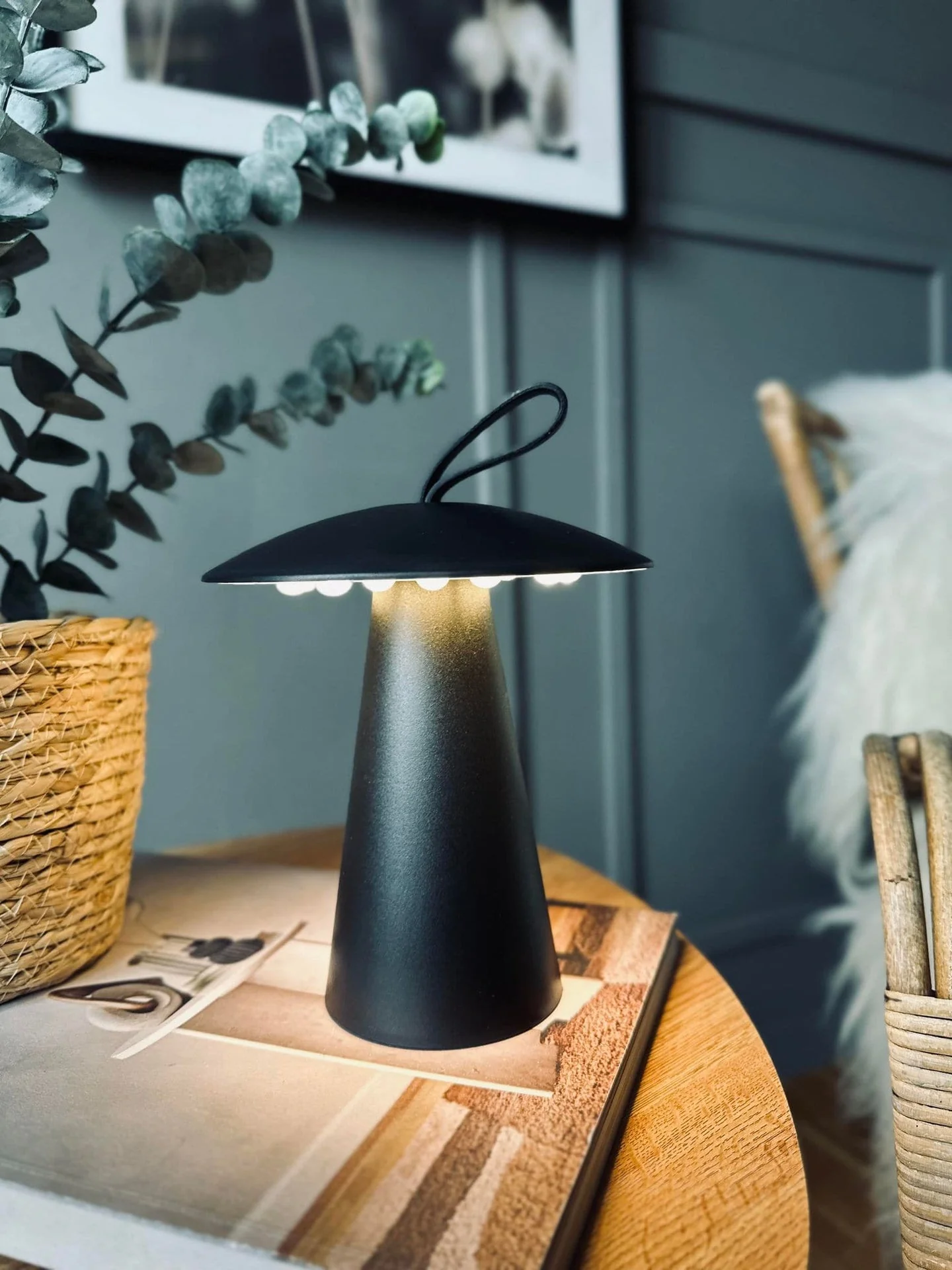 LED Bordlampe oppladbar – Svart - Virker inne og ute - Image 2