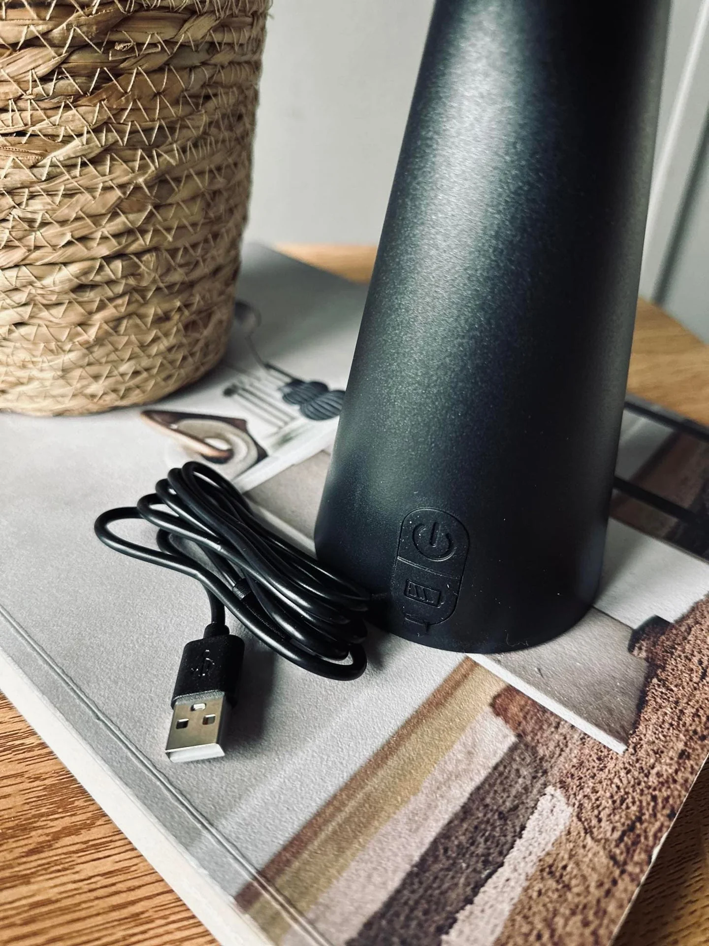 LED Bordlampe oppladbar – Svart - Virker inne og ute - Image 7