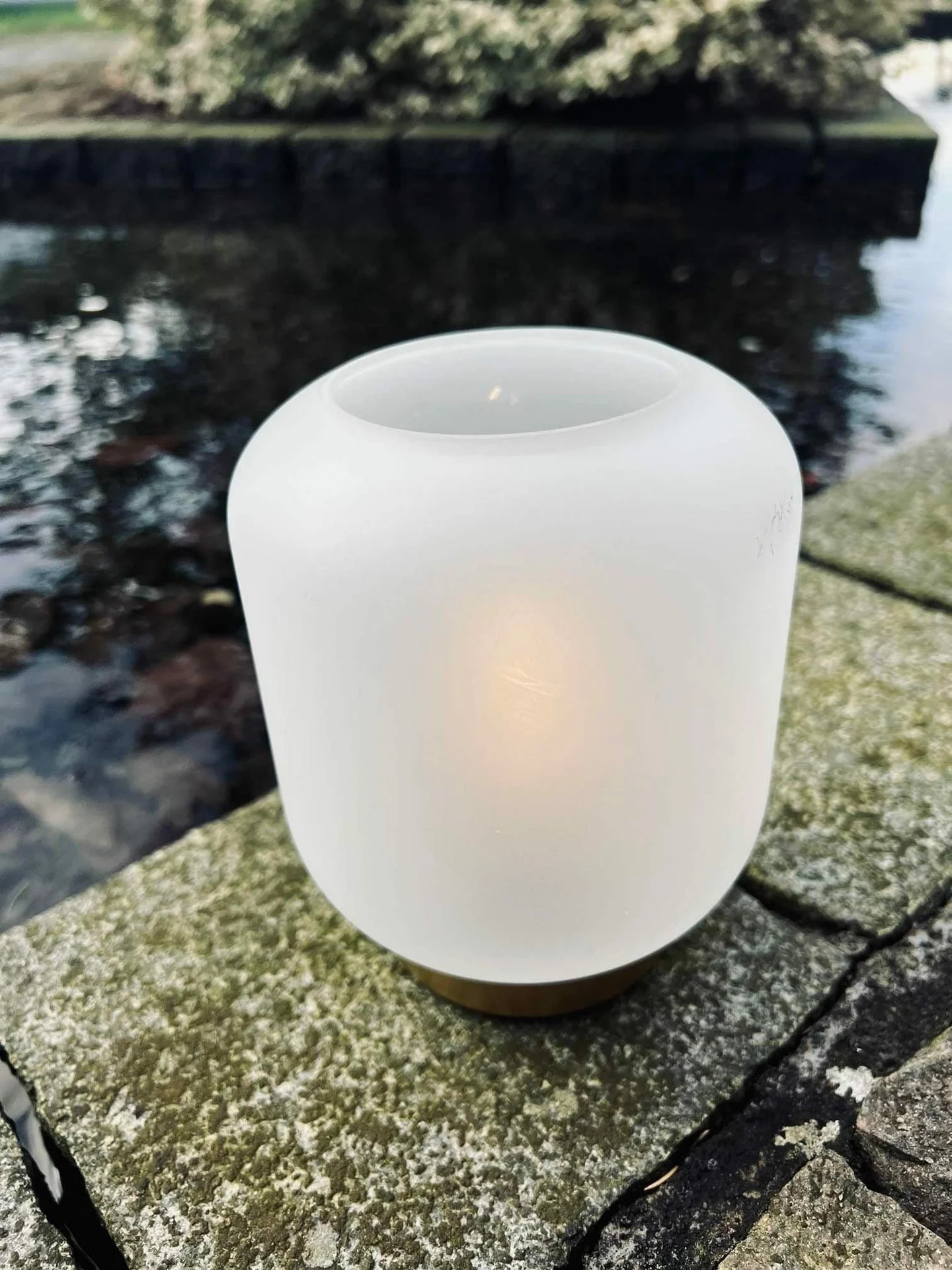 LED-lampe i matt glass med gull - 2. sortering - Image 9