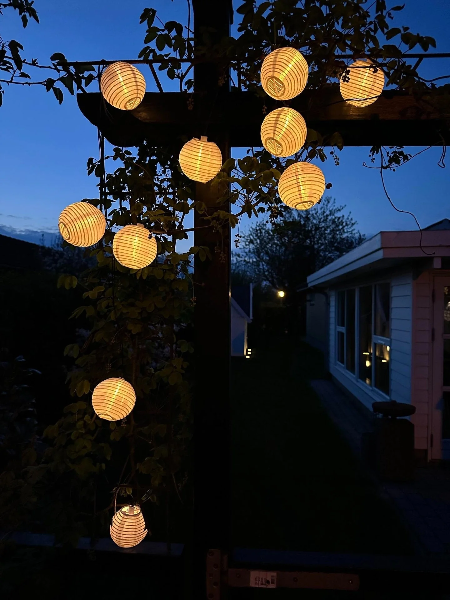LED solcelle-lyskjede, 10 hvite kuler