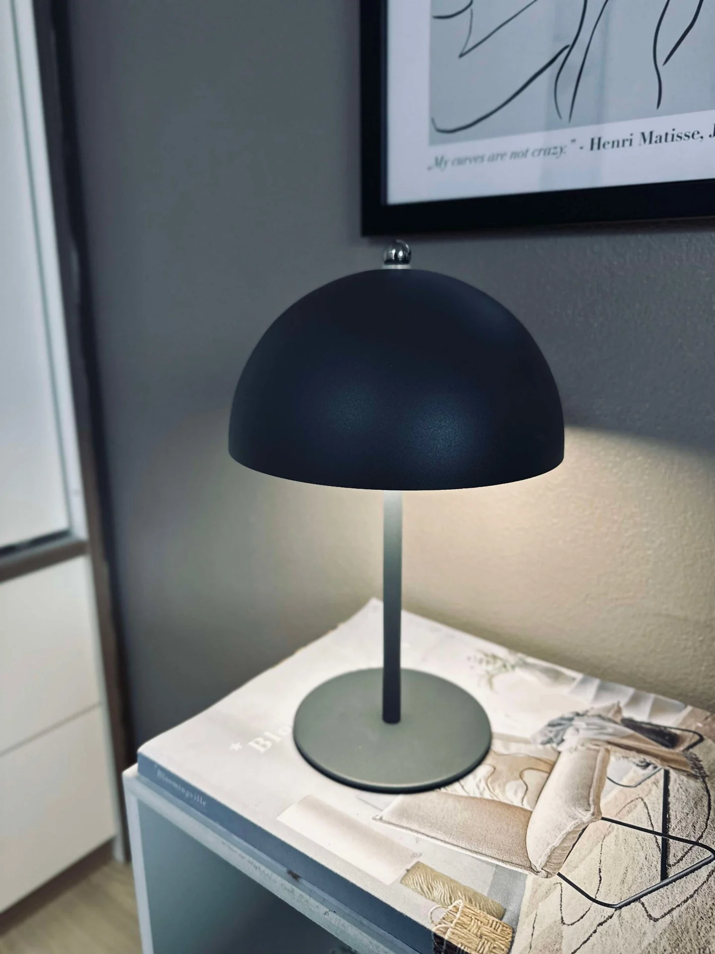 LED touch bordlampe, beige og grå - Image 9