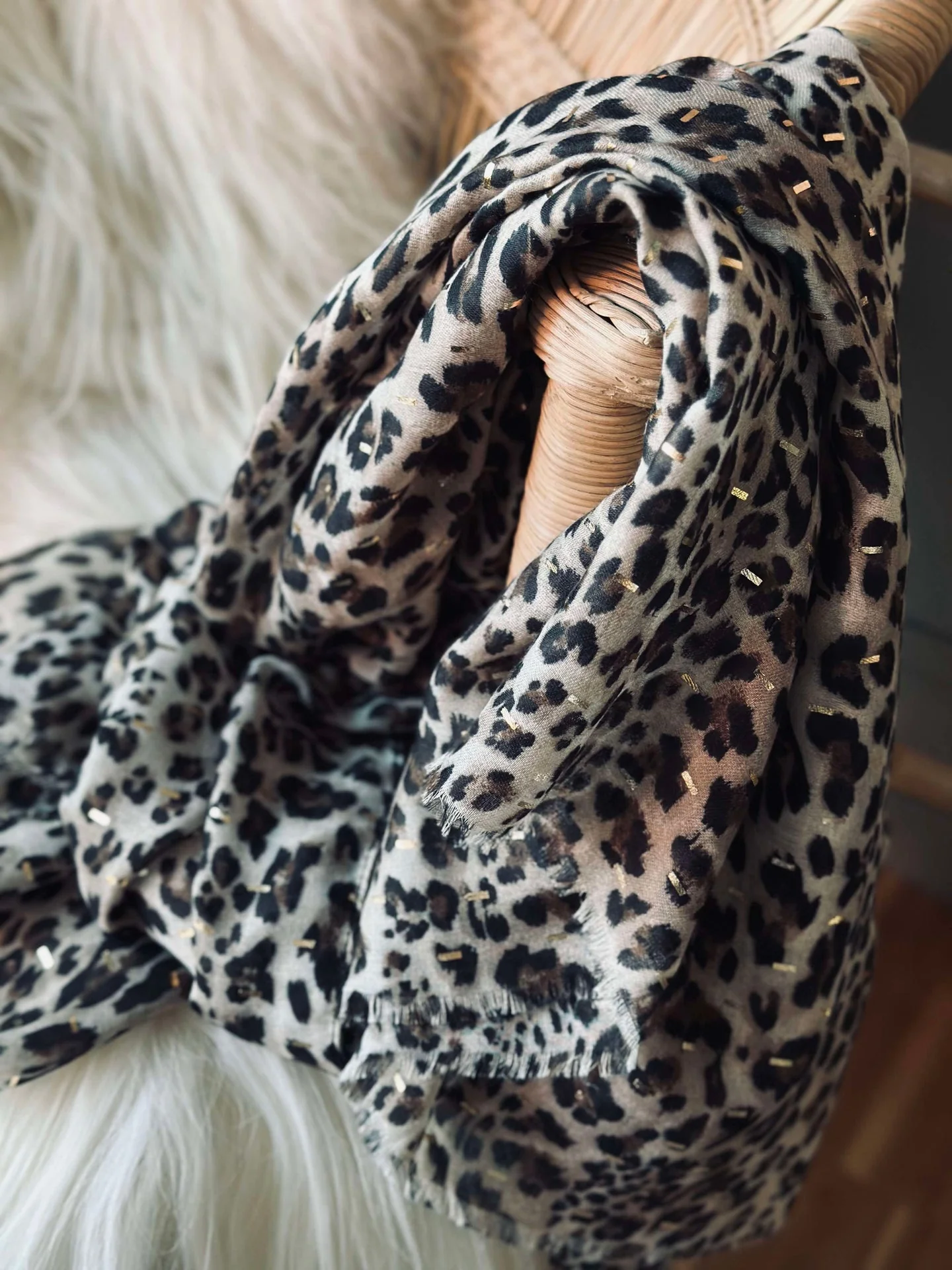 Skjerf Leopard med gulldetalj - Camel - Image 7