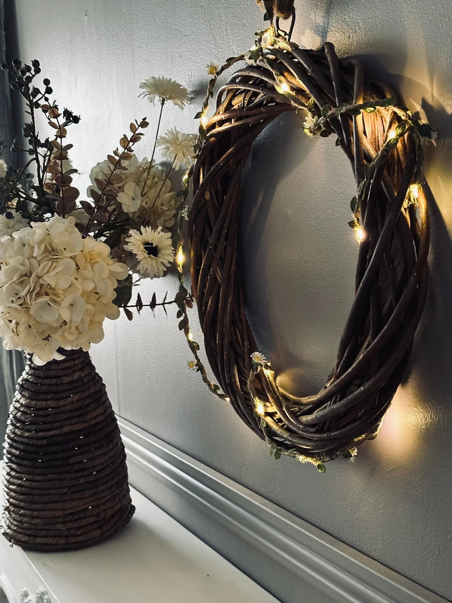 Lyslenke med blader og blomster - Image 3