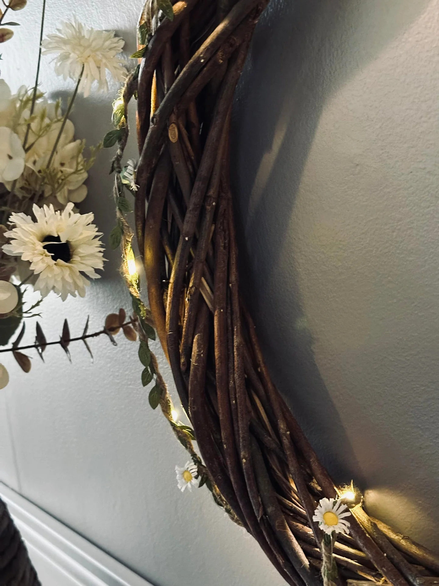 Lyslenke med blader og blomster - Image 6