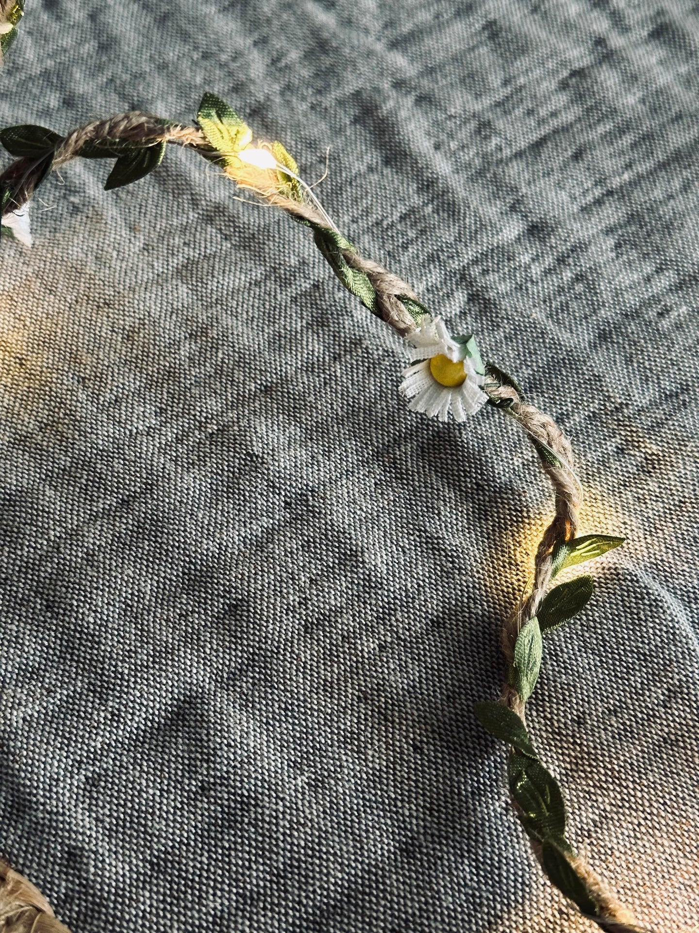 Lyslenke med blader og blomster - Image 8