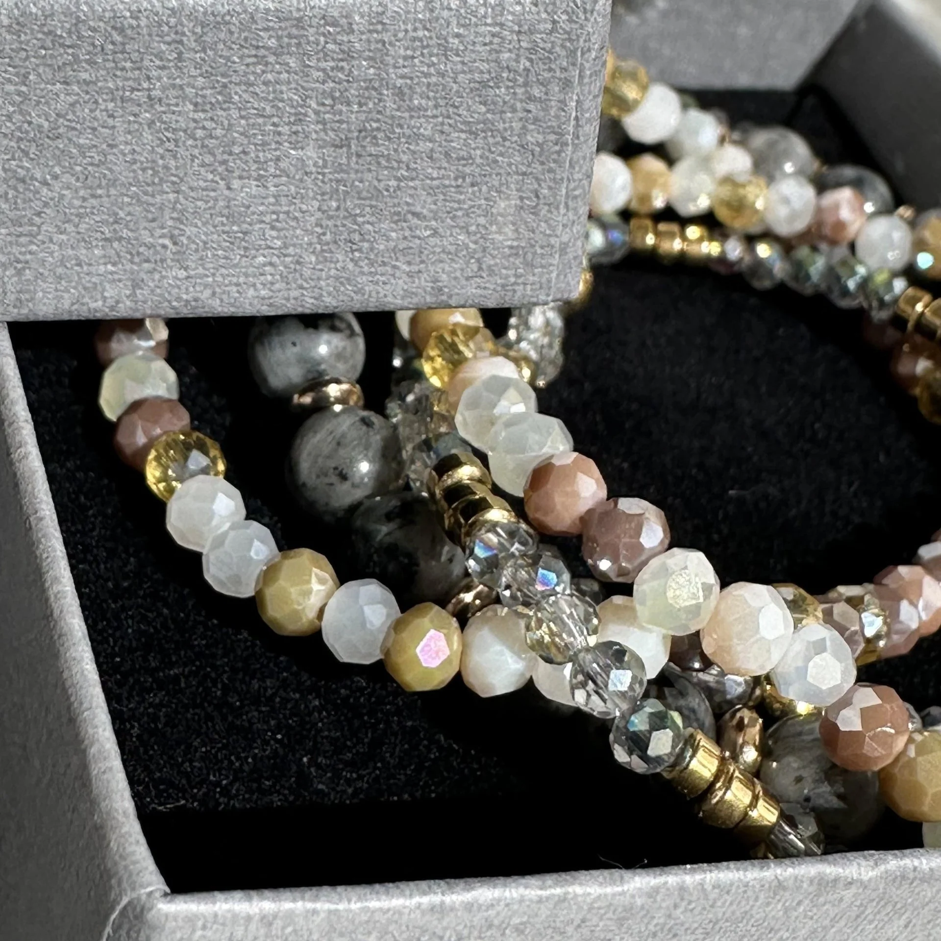 Armbånd MICHELLE Stone – Sett med 5 armbånd - Image 6