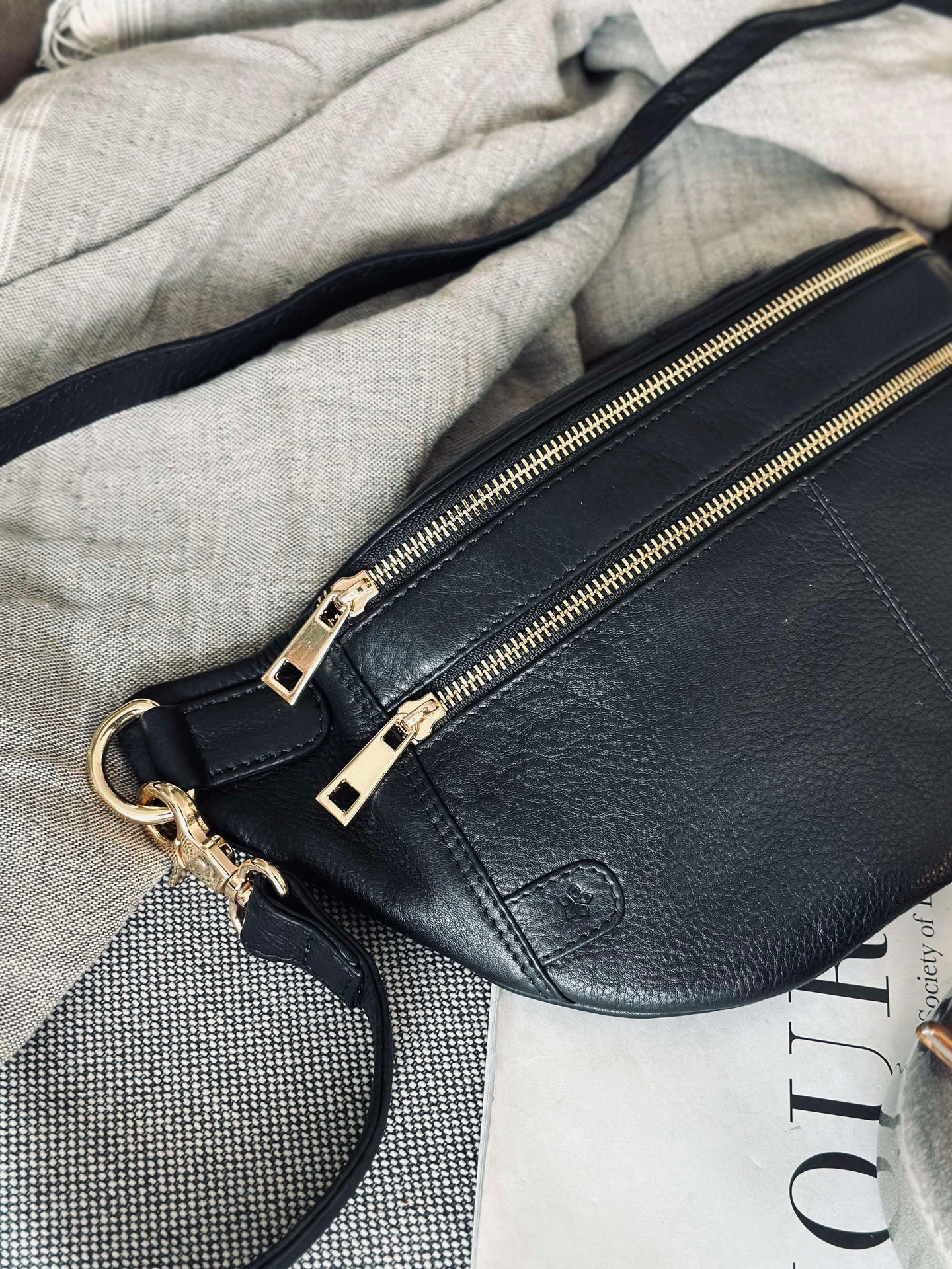 Bumbag Astrid - Svart / Gull - Image 2