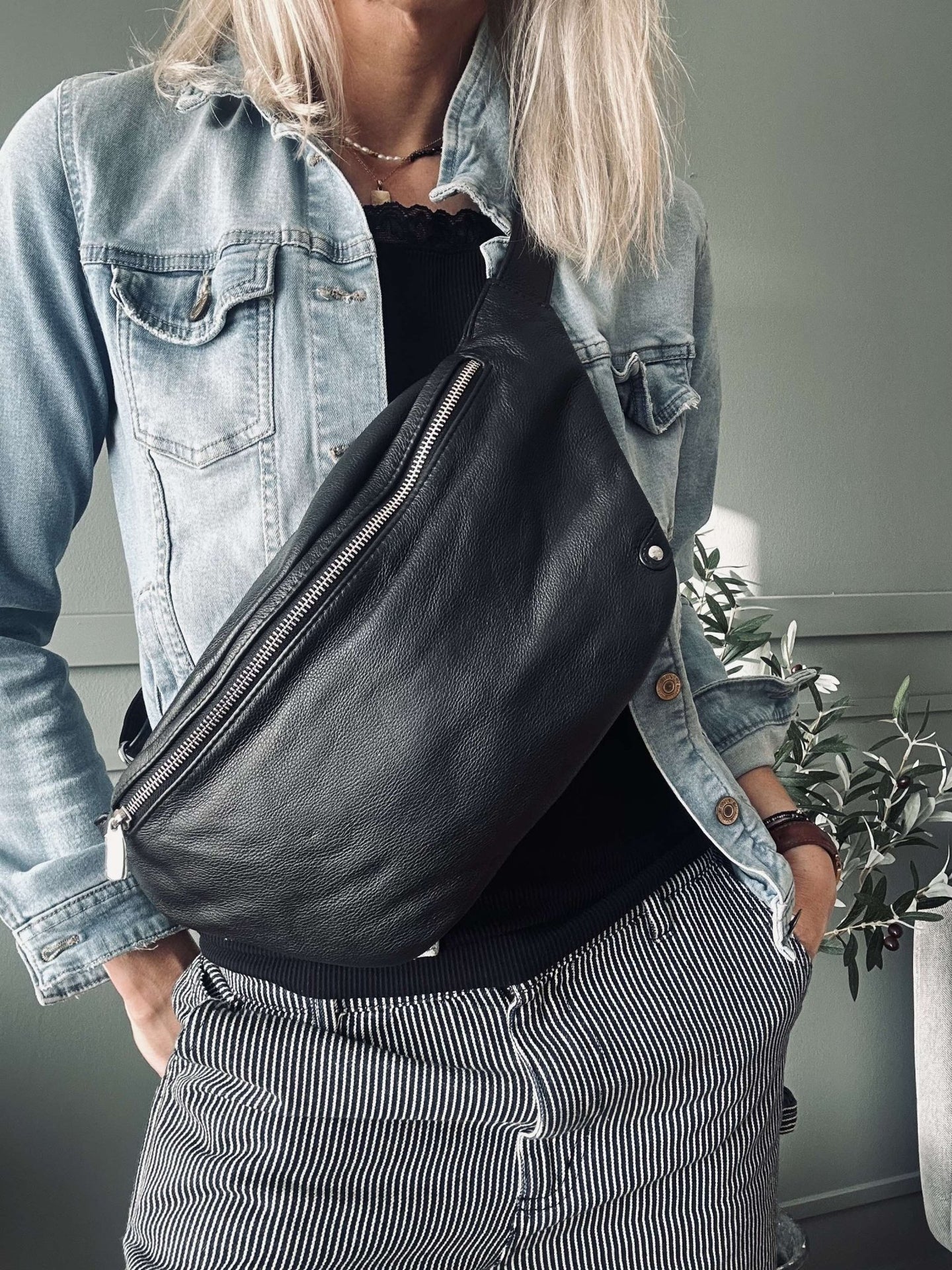 Bumbag Aura Big Black - Image 4