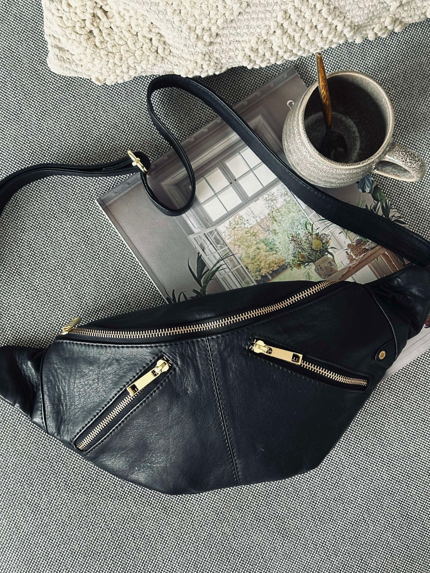 Bumbag elegance - Image 6