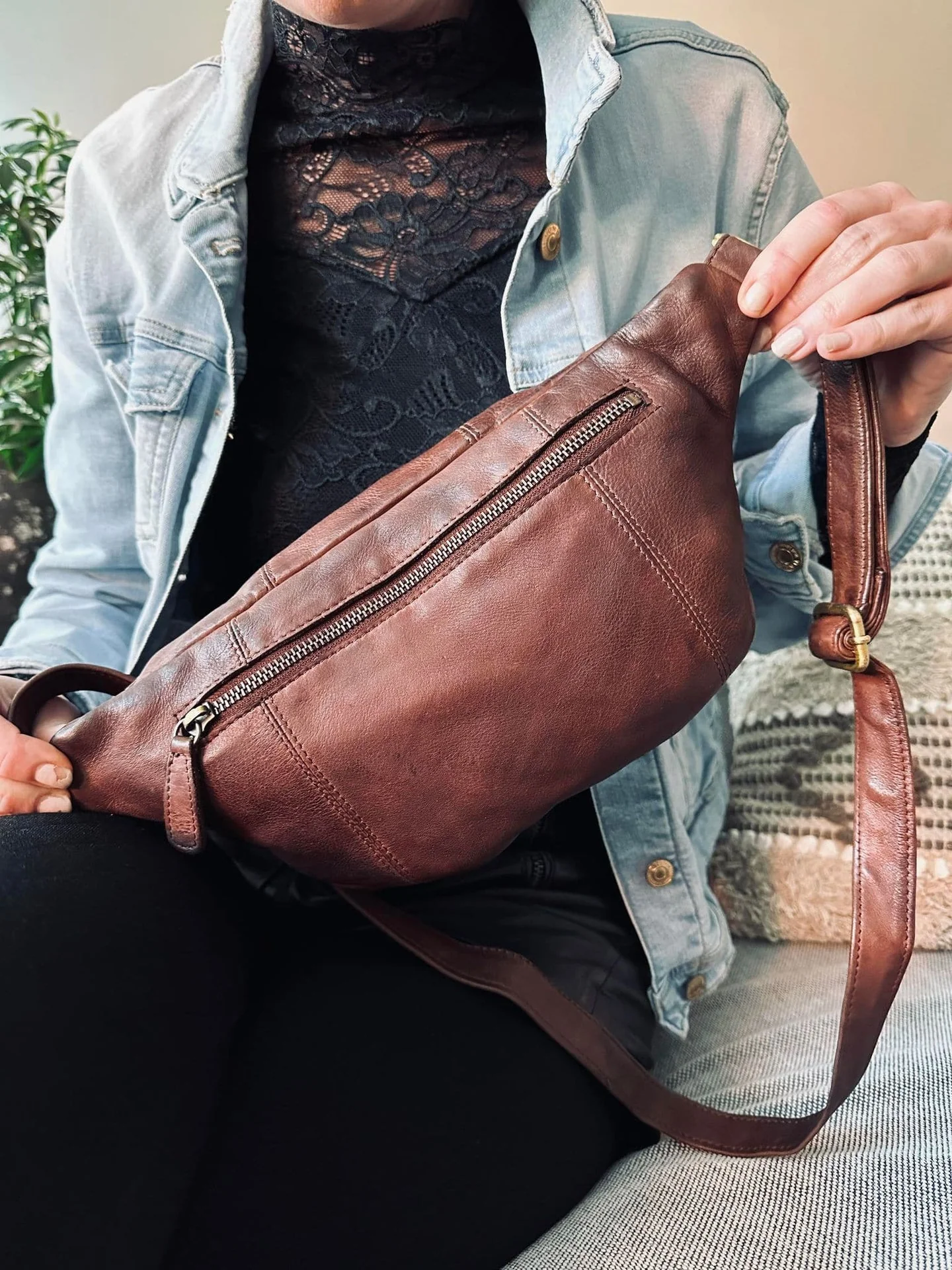 Bumbag washed cow – Brown - Image 5