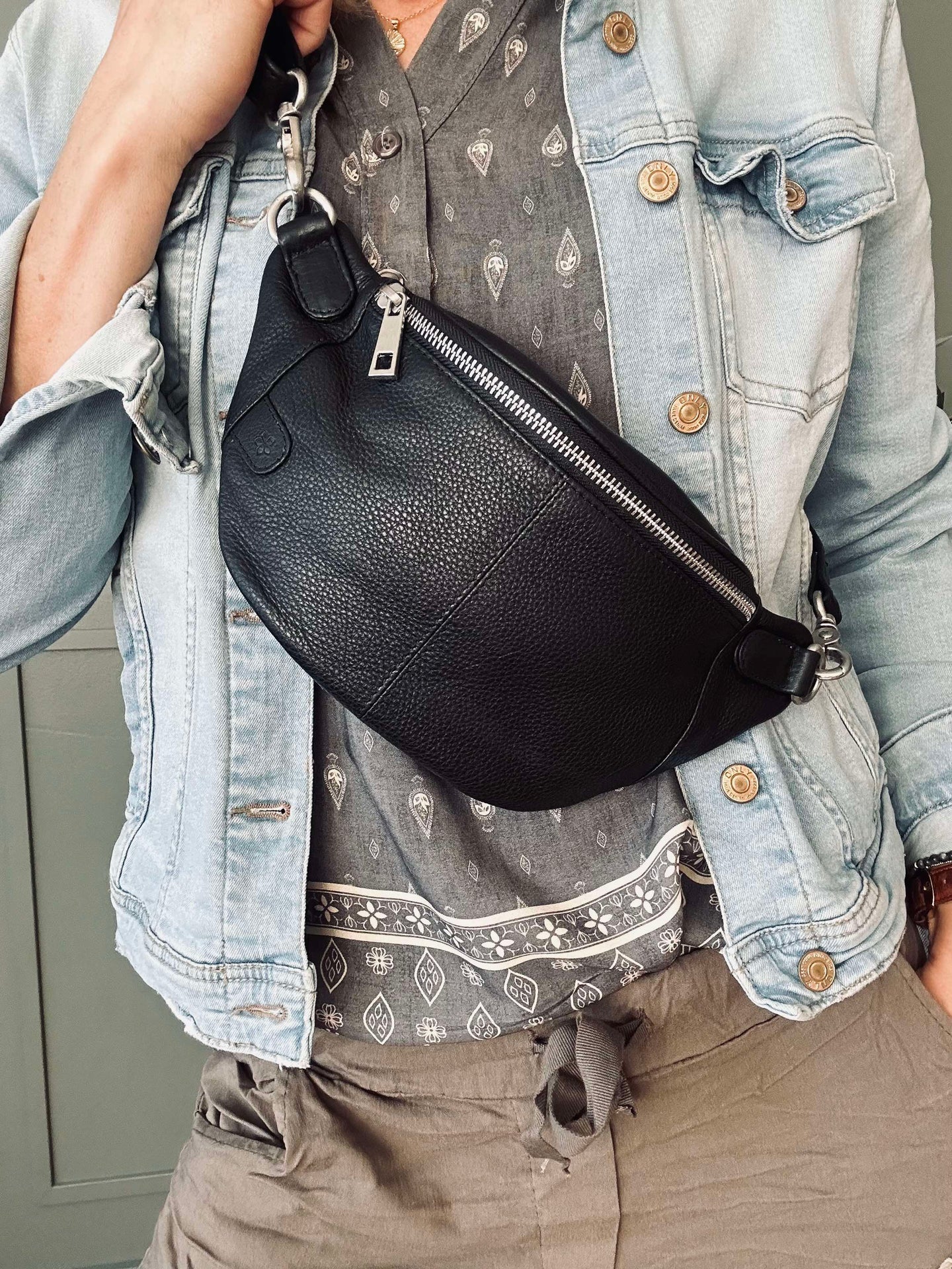 Bumbag Molly - Svart / sølv - Image 6