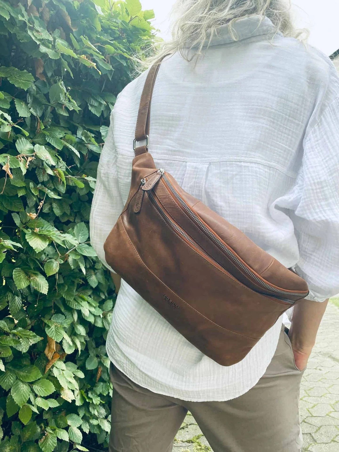 Belteveske PERSY med dobbeltglidelås – Cognac XL