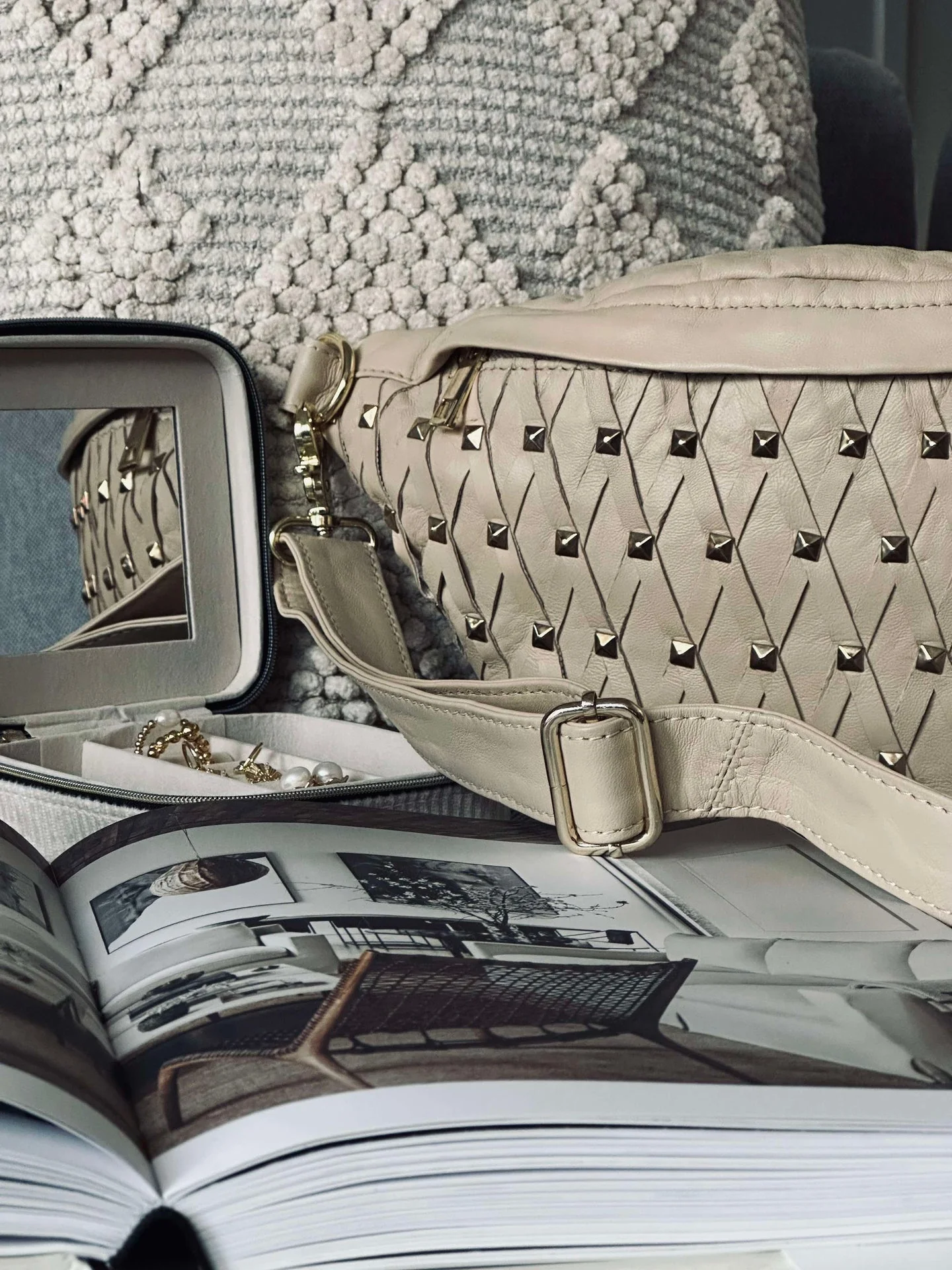 Bumbag Vanila gold - Image 8