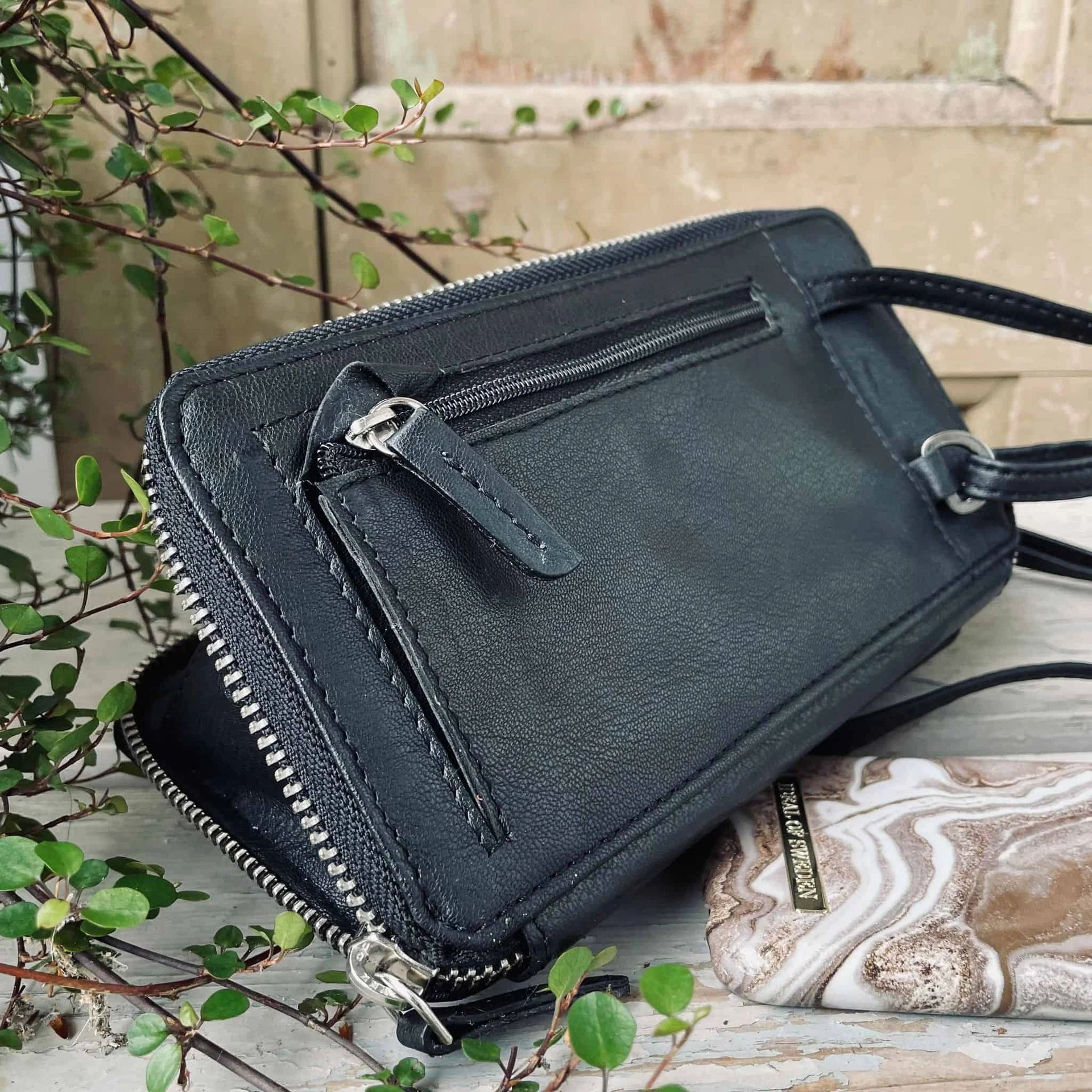 Mobil crossbody FREJA, svart - Svart skinn - Image 4