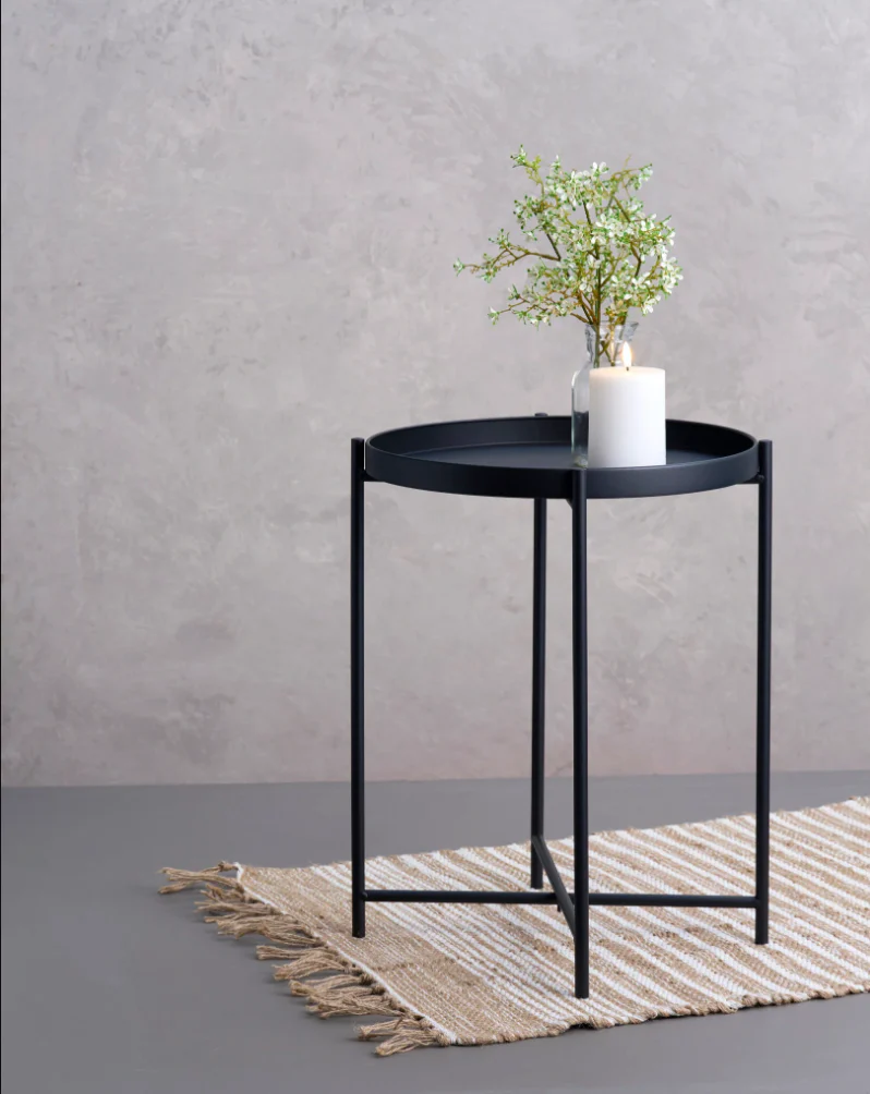 Sengebord eller sidebord i svart metall