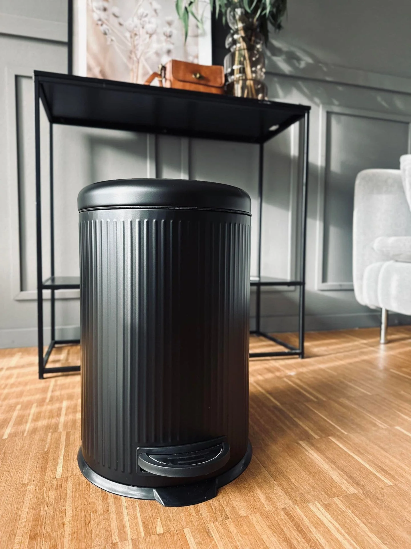 Pedalbøtte i sort metall - 20 liter