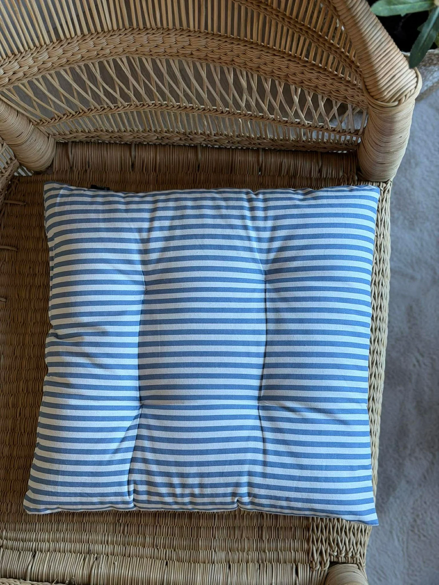 Stolpute med fyll - Blå striper 40x40cm - Image 3