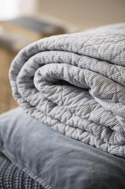 Quilt hvite og mørkegrå striper - Image 2