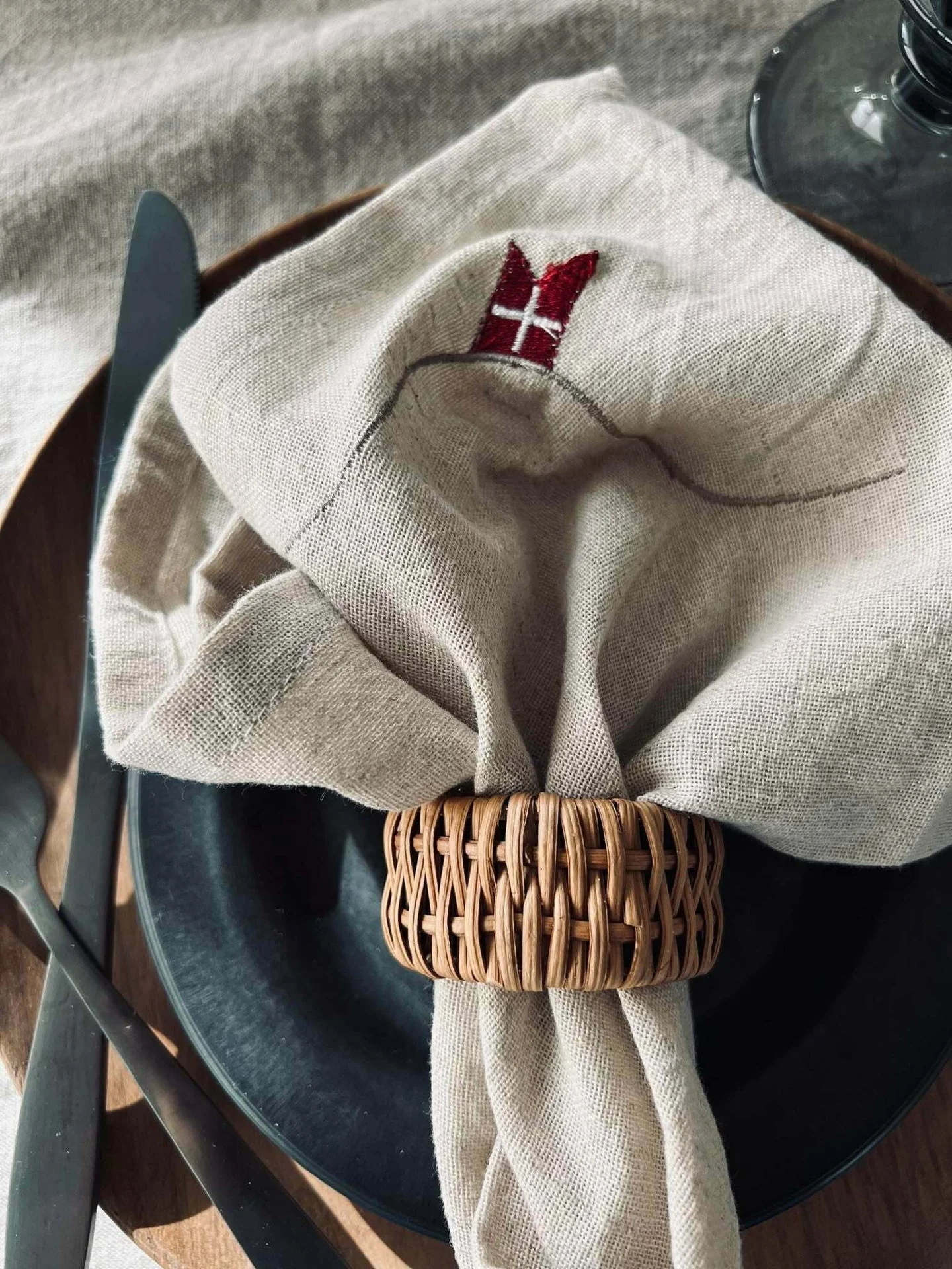 Serviettring - Sett med 4 stk i lys rattan - Image 3