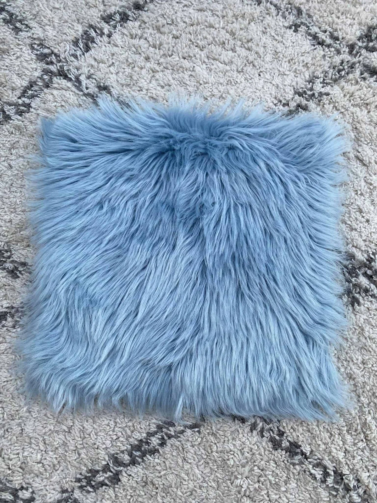 Sittepute - Ice blue - Imitert pels TILBUD
