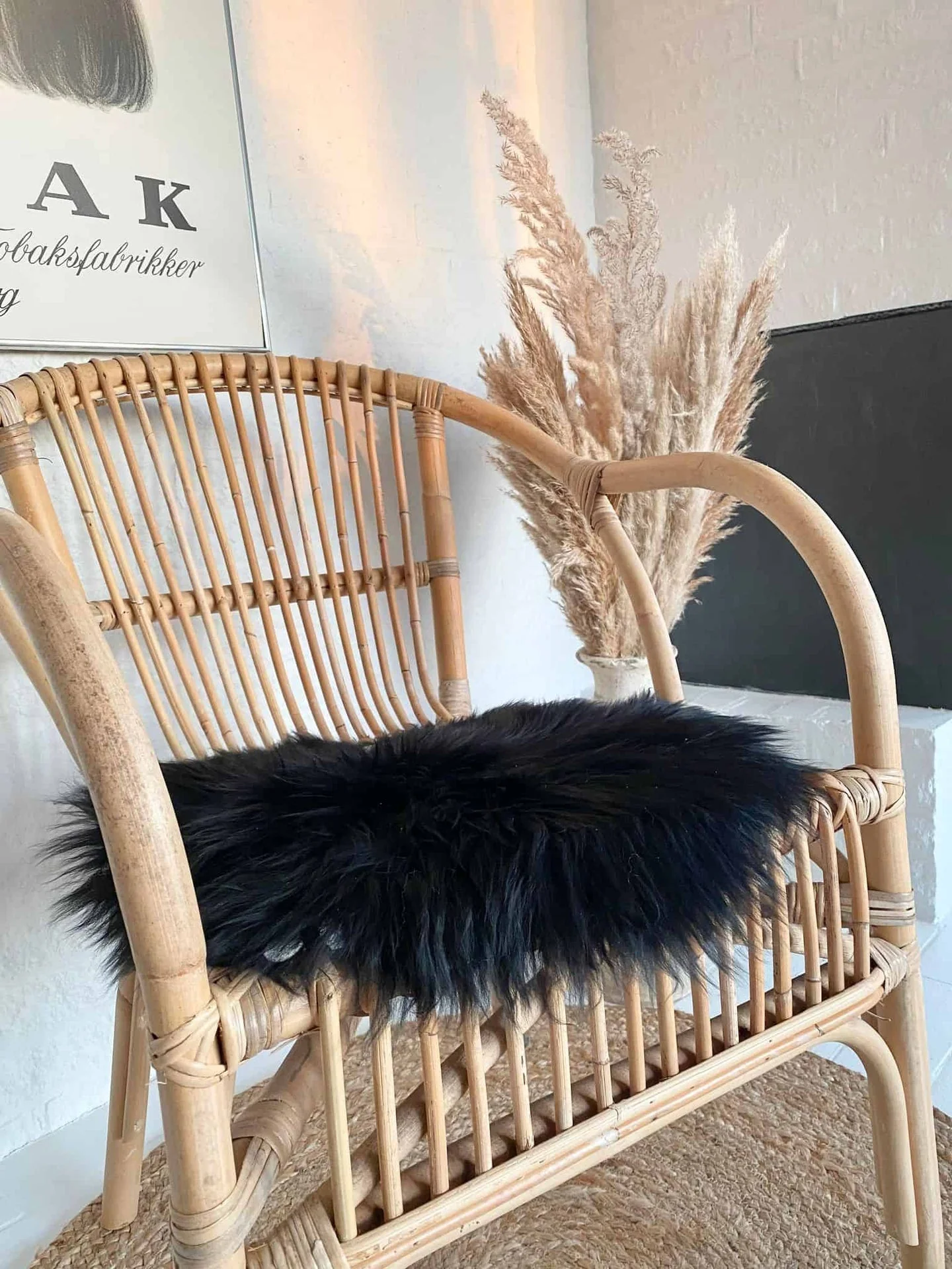 Seteskinn i lammeskinn – Rund / Svart
