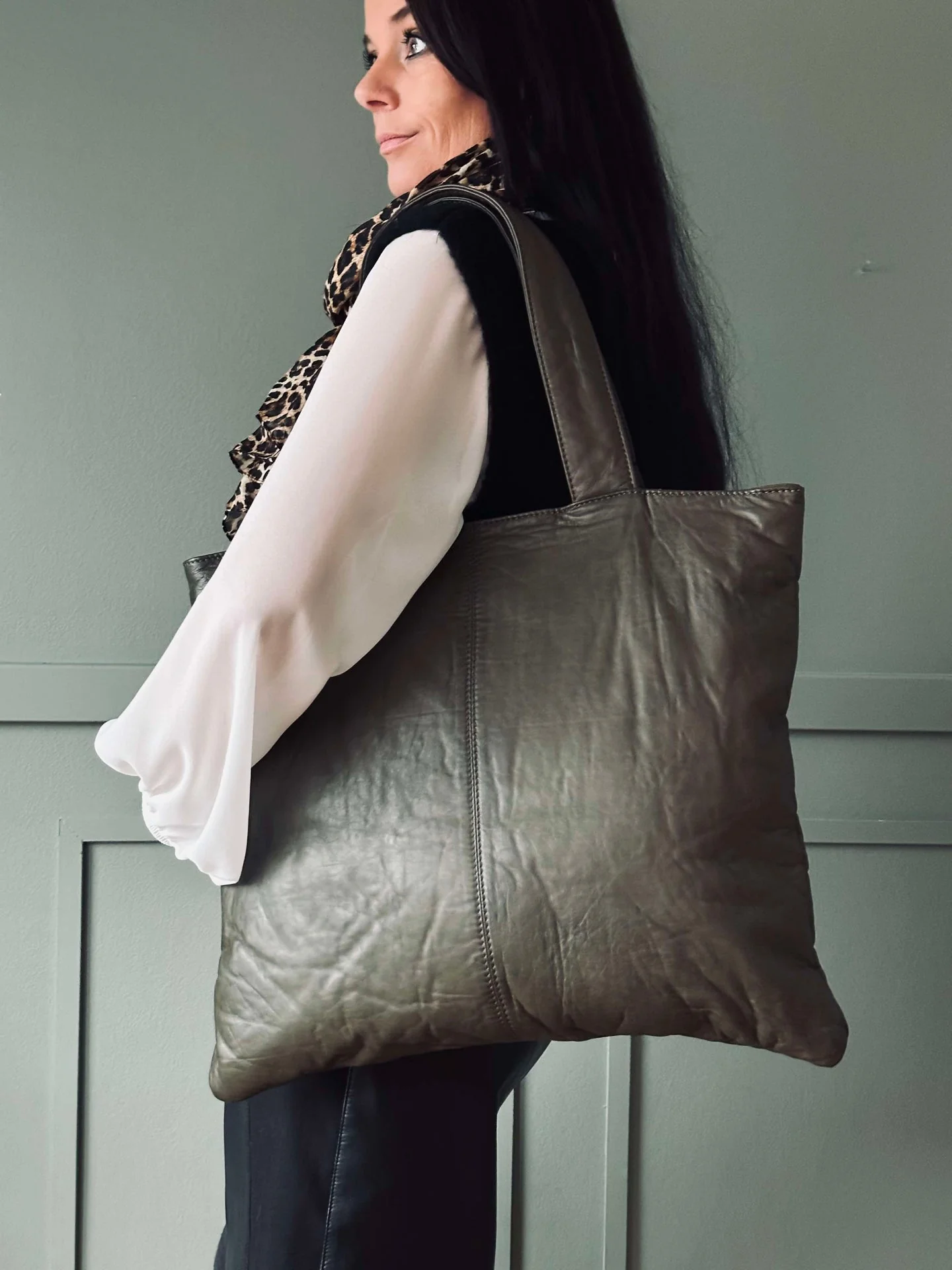 Shopper ink clutch MILLE – Army - Image 7