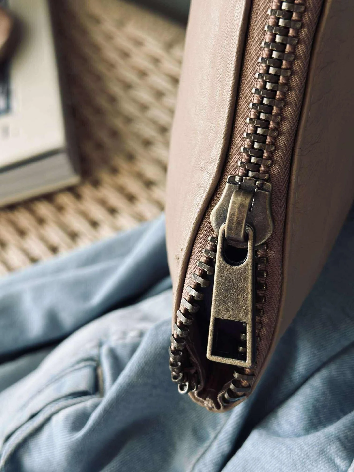 Shopper ink clutch MILLE – Latte - Image 6