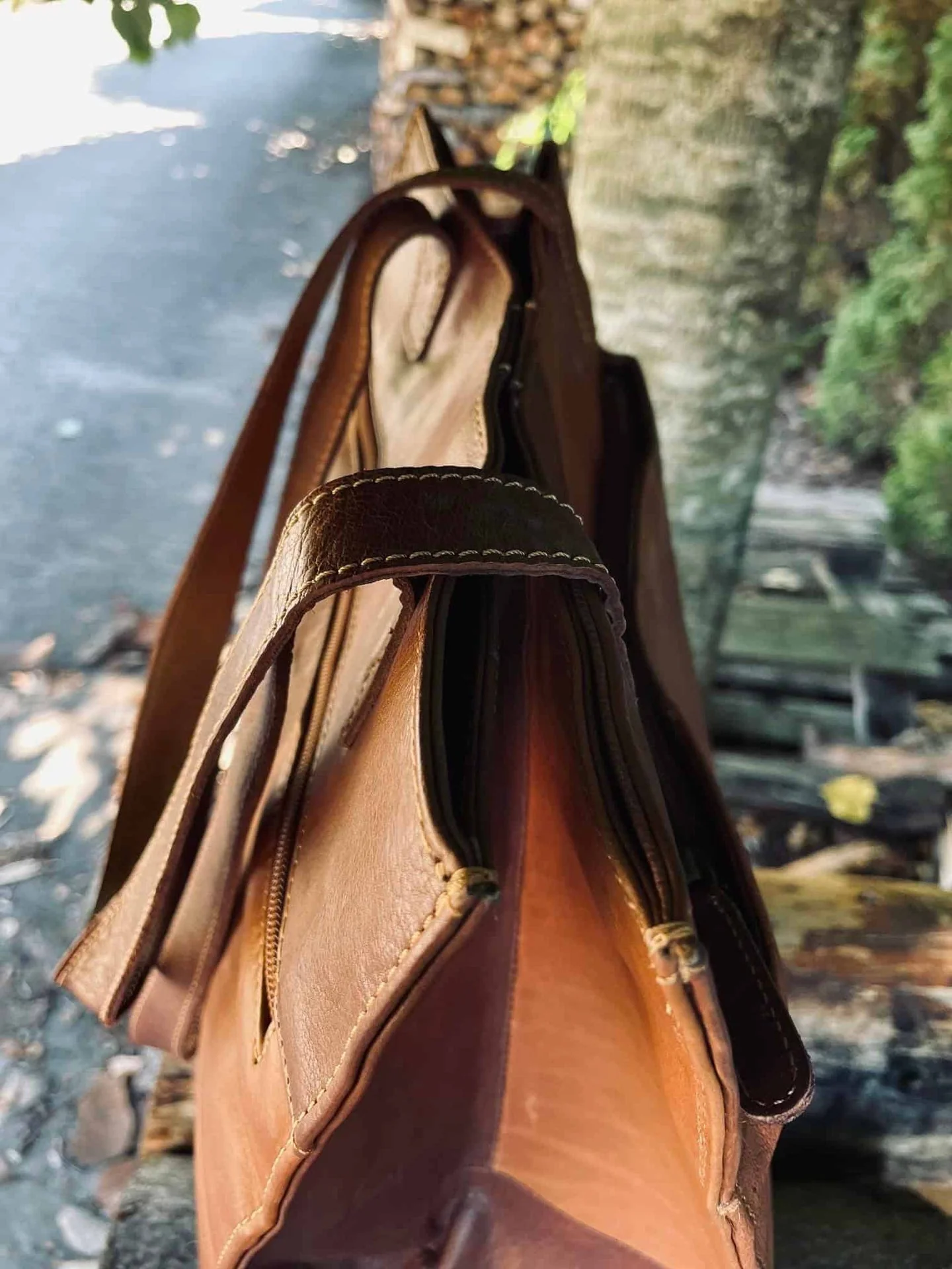 Shopper i kraftig resirkulert lær - Cognac - Image 5