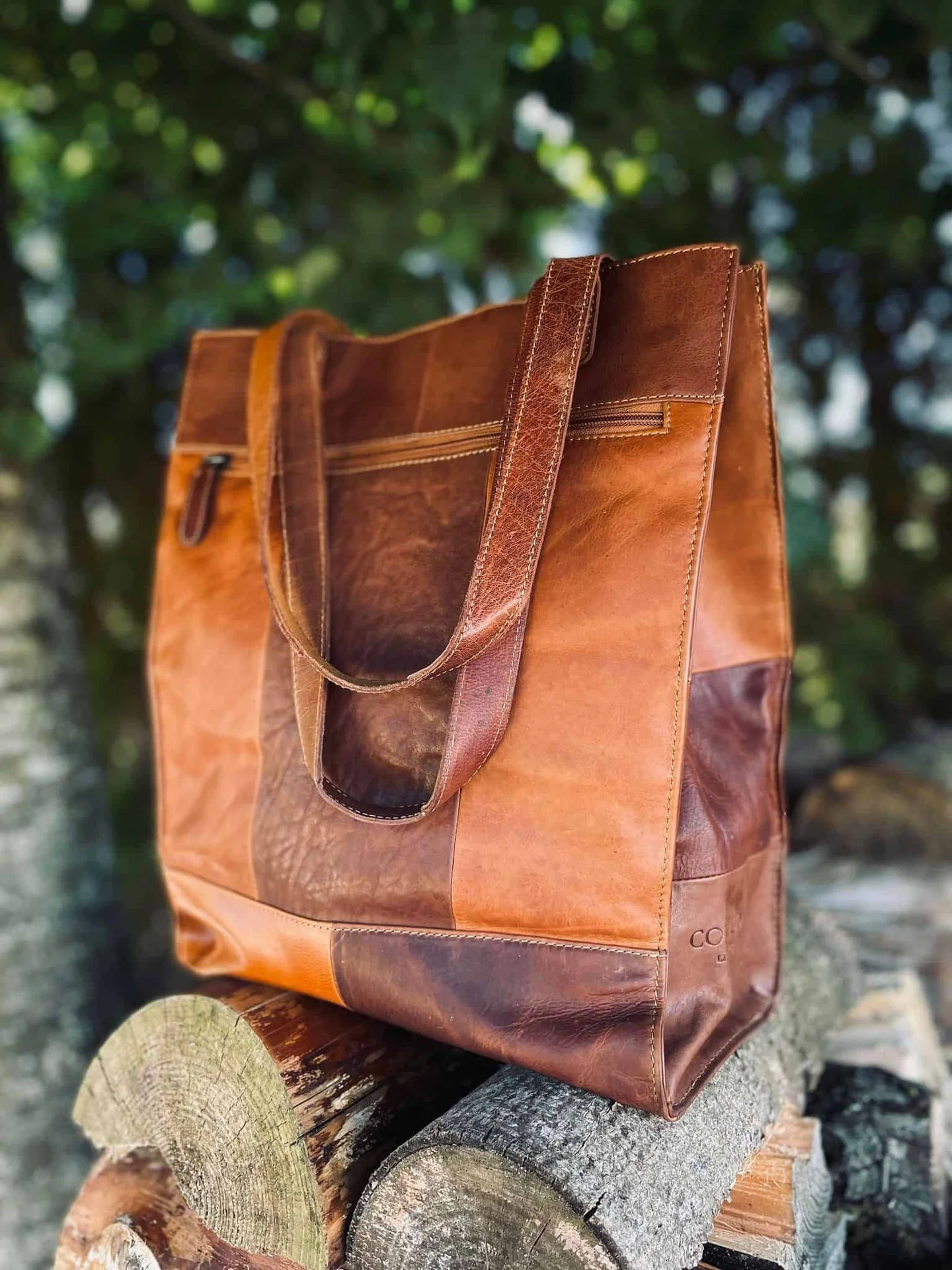 Shopper i kraftig resirkulert lær - Cognac - Image 8