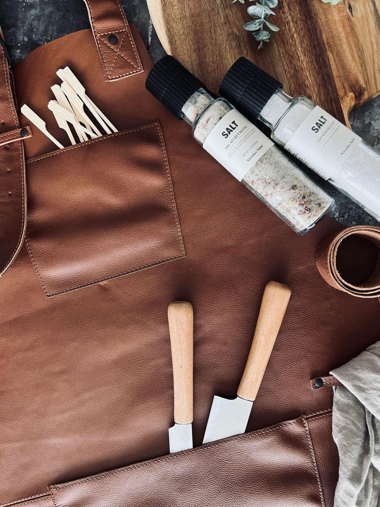 Skinnforkle – Cognac buffelskinn - Image 2