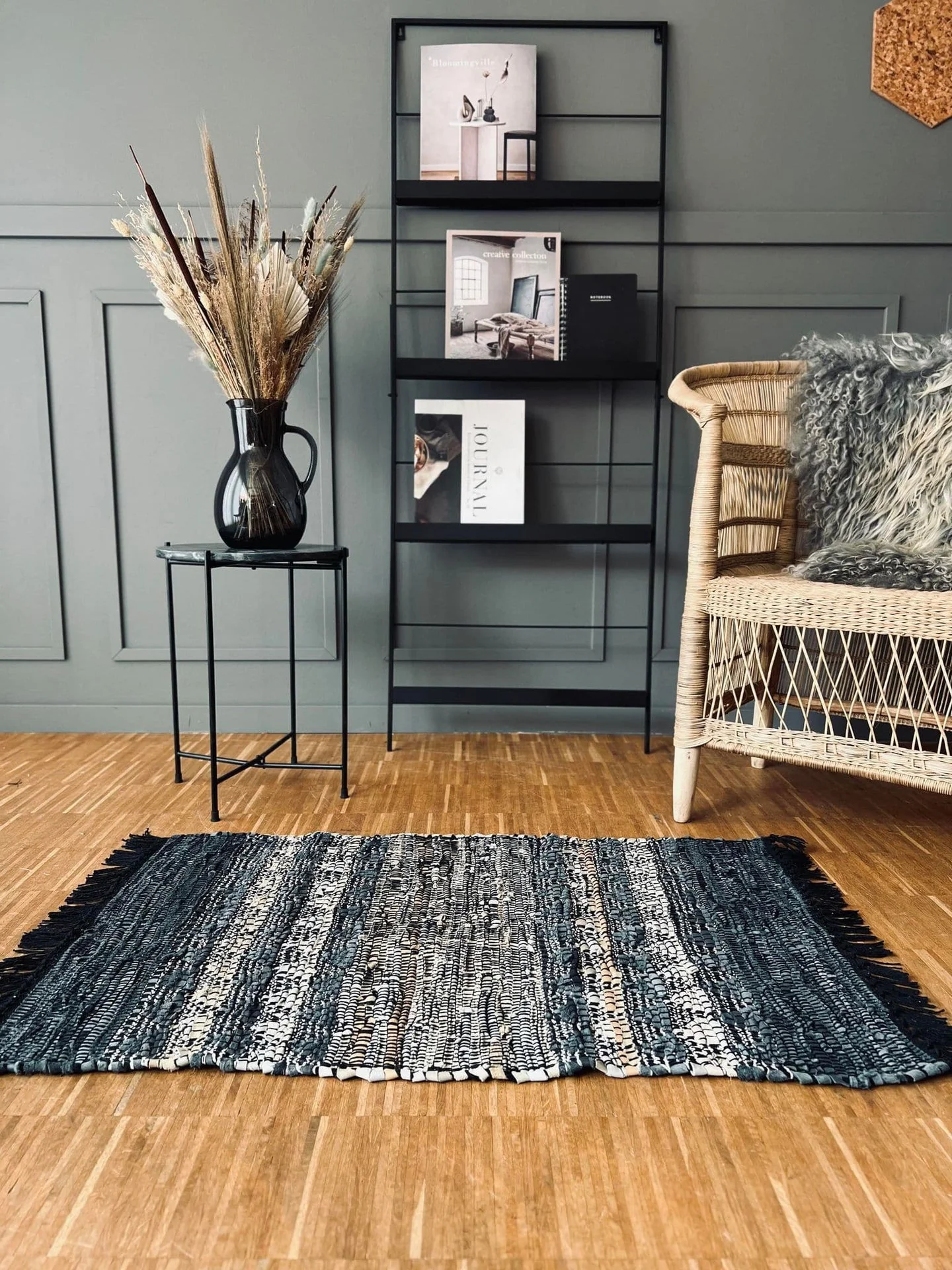 Gulvteppe i skinn - grå/blå med naturmønster - 60x90