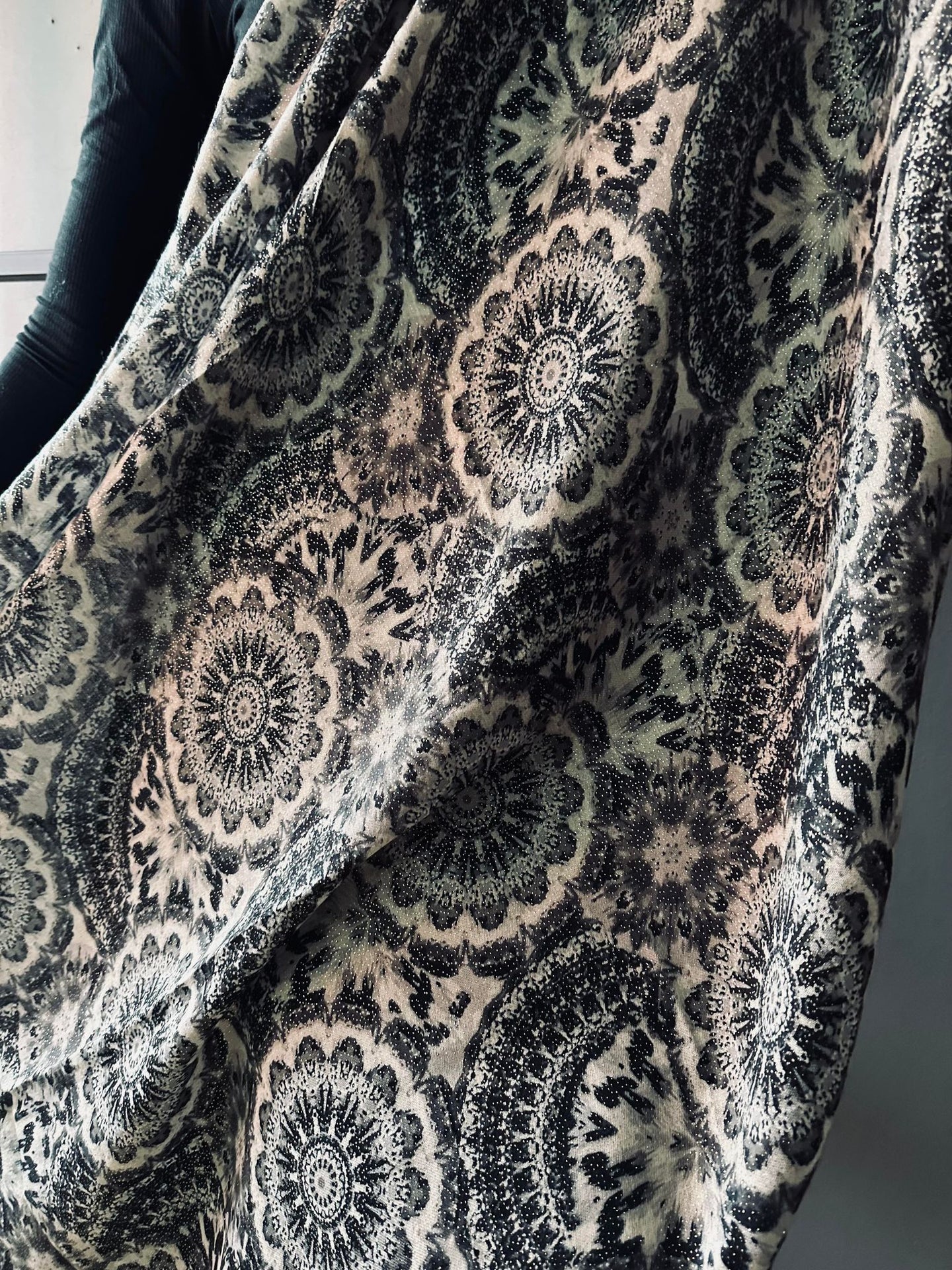 Skjerf - Mandala black - Image 5