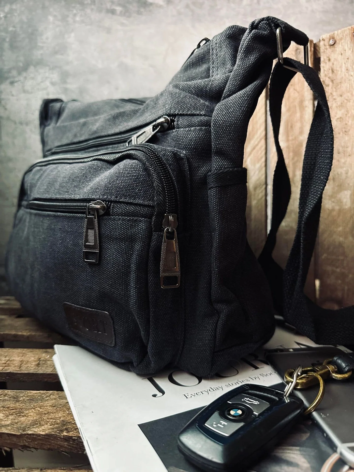 Crossbody Kanvas Sort unisex - Image 3
