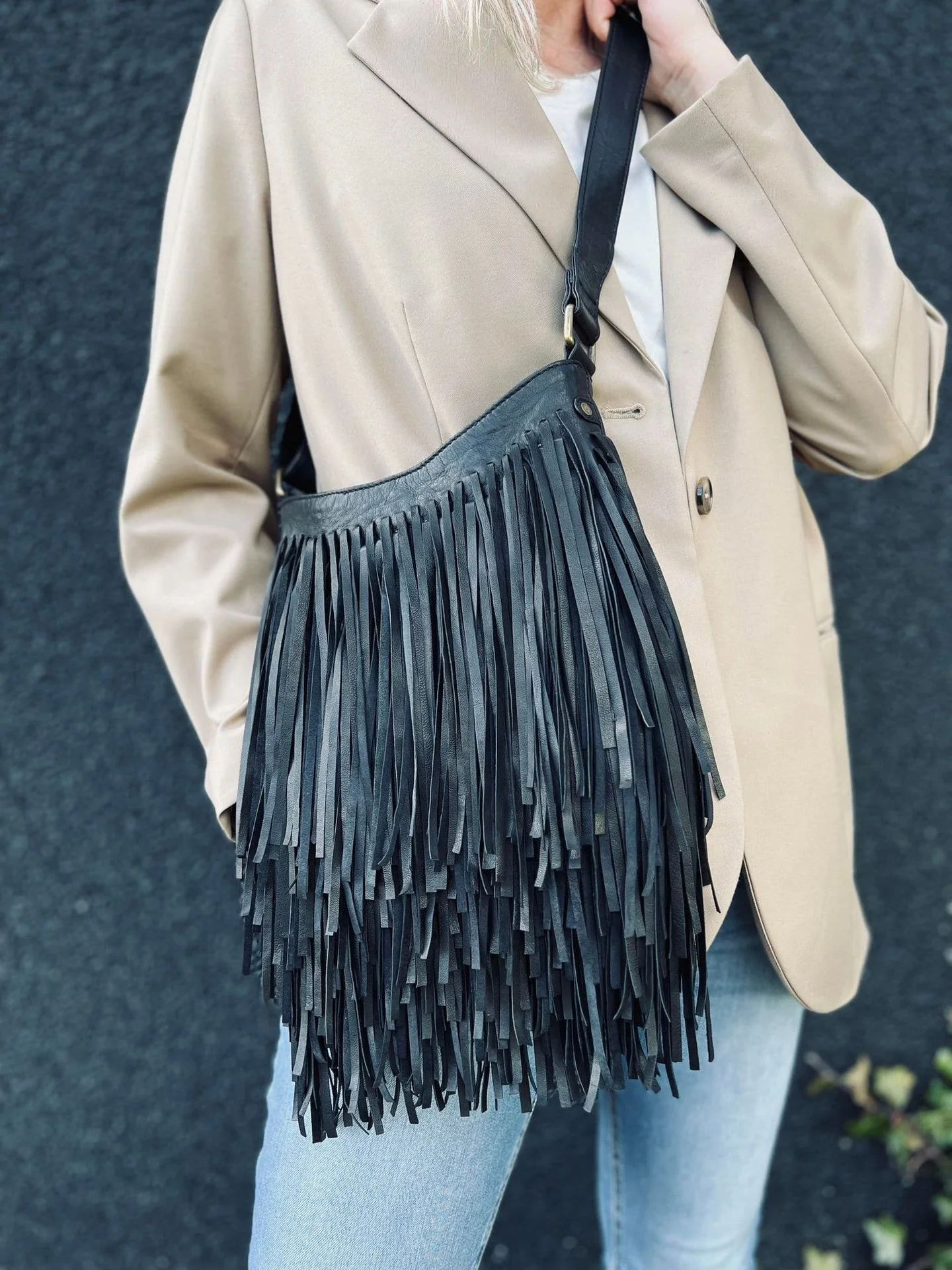 Crossbody COW BLACK - med frynser
