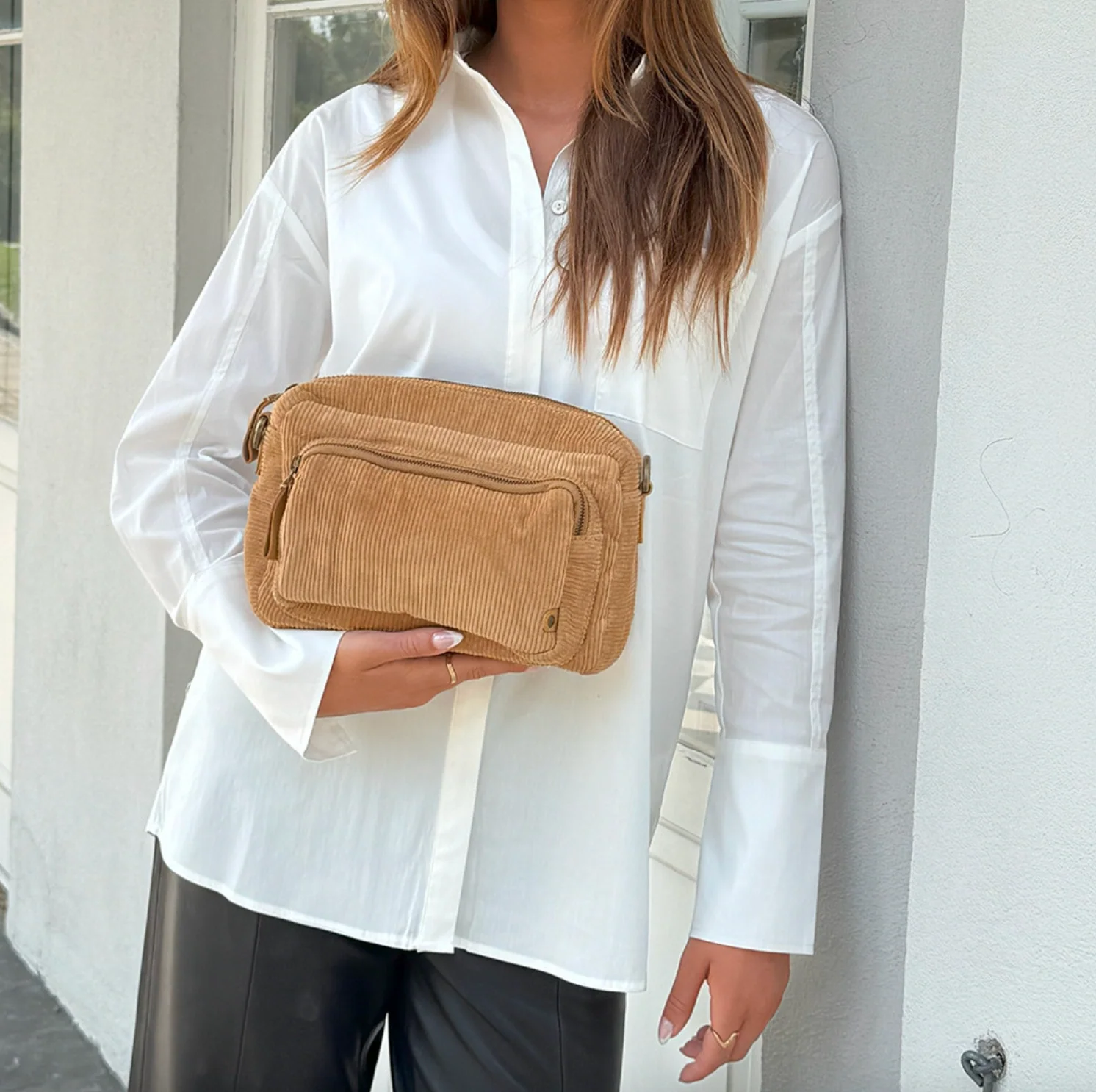 Crossbody Tan fløyel - Image 13