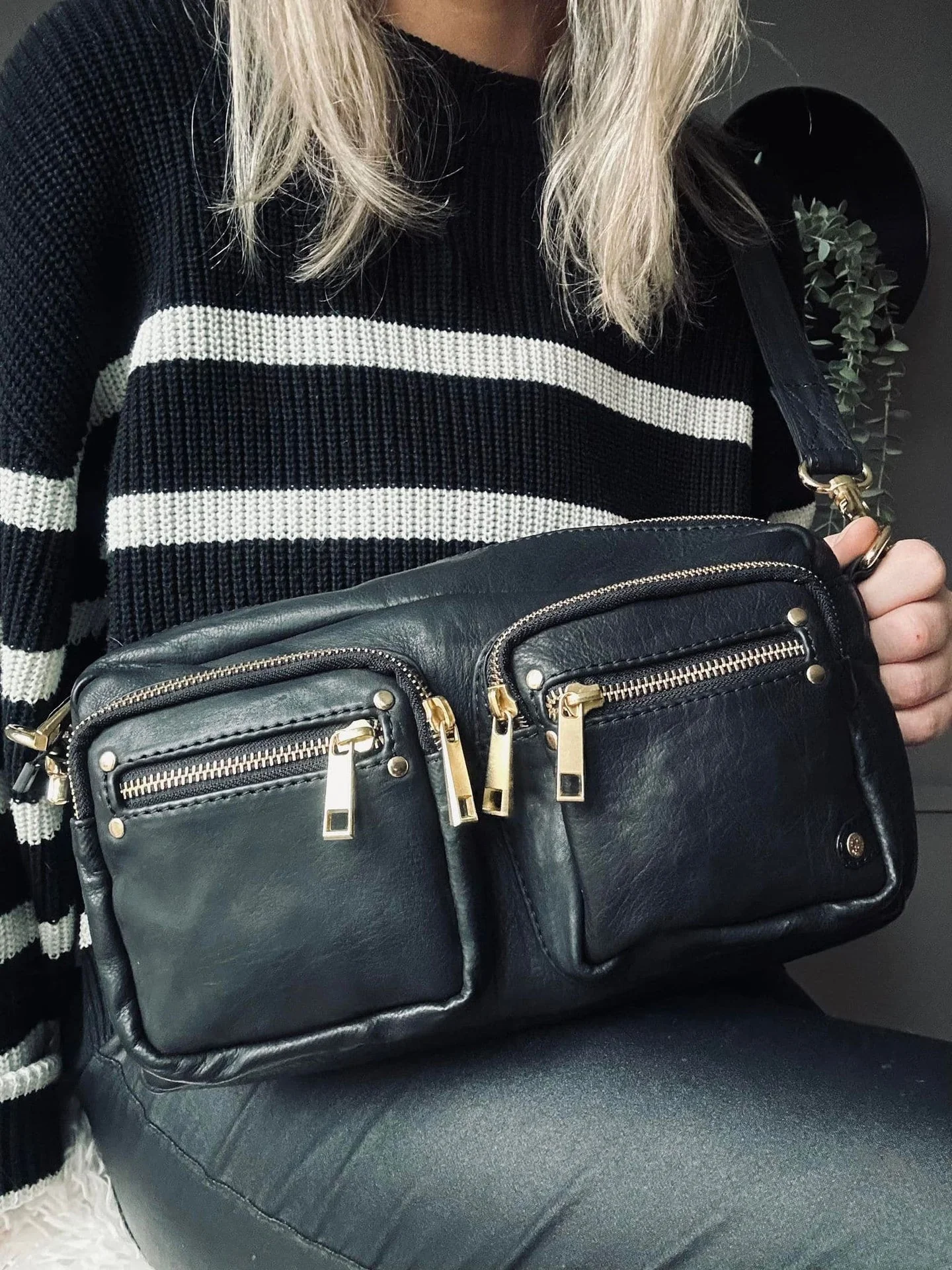 Crossbody Black / gold - Image 4