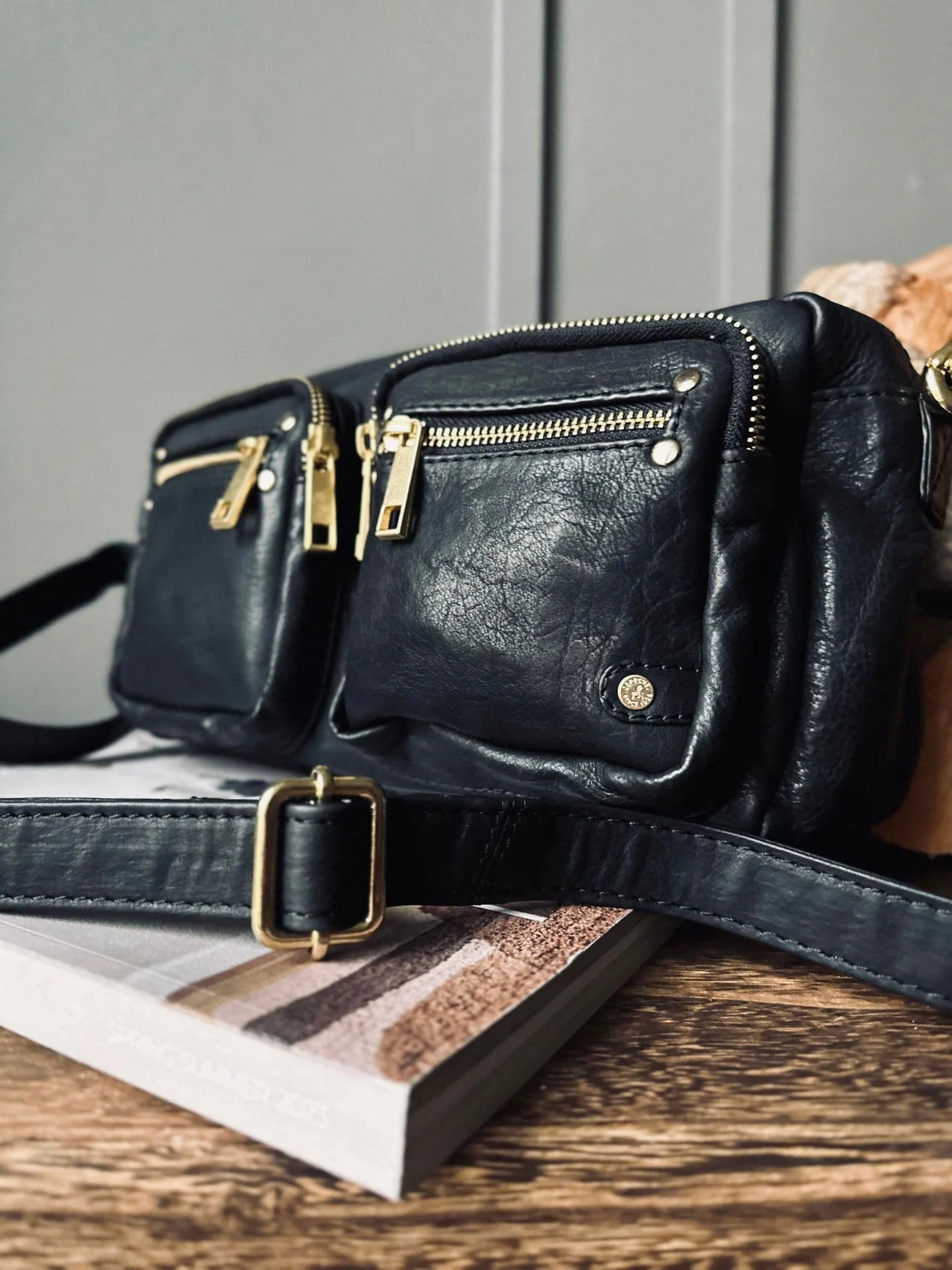 Crossbody Black / gold - Image 6