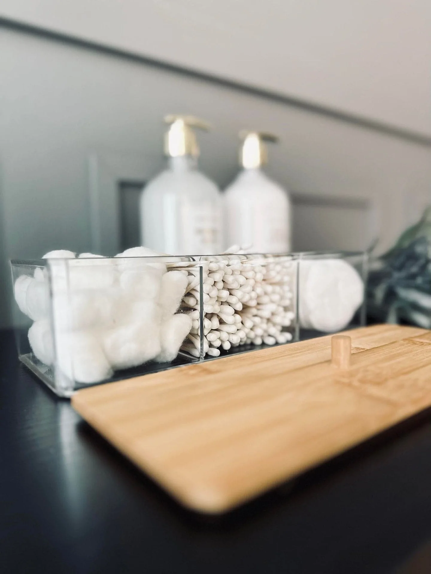 Makeup organizer i akryl og bambus - Image 4