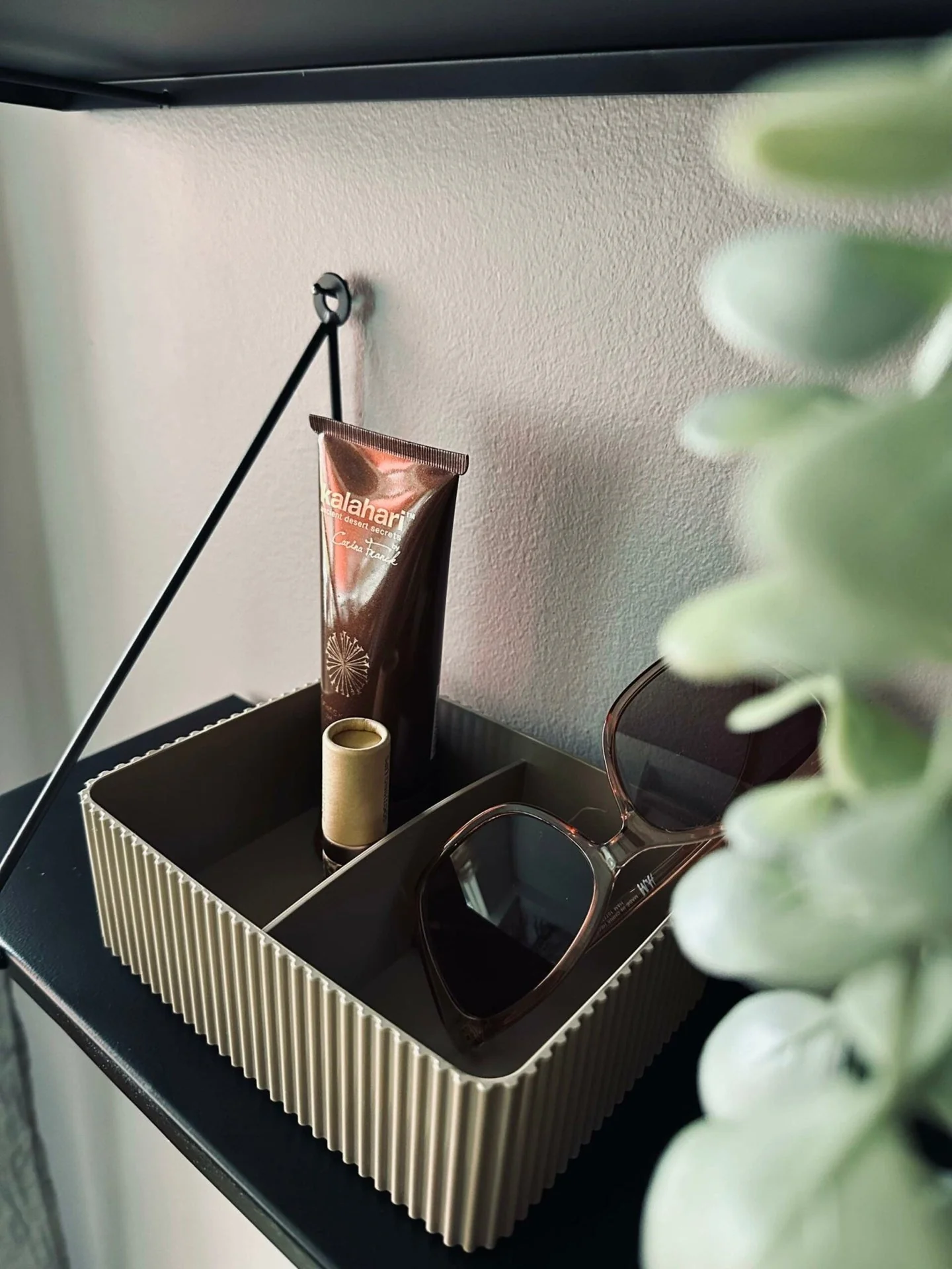 Makeup-organizer med inndeling – Taupe - Image 2
