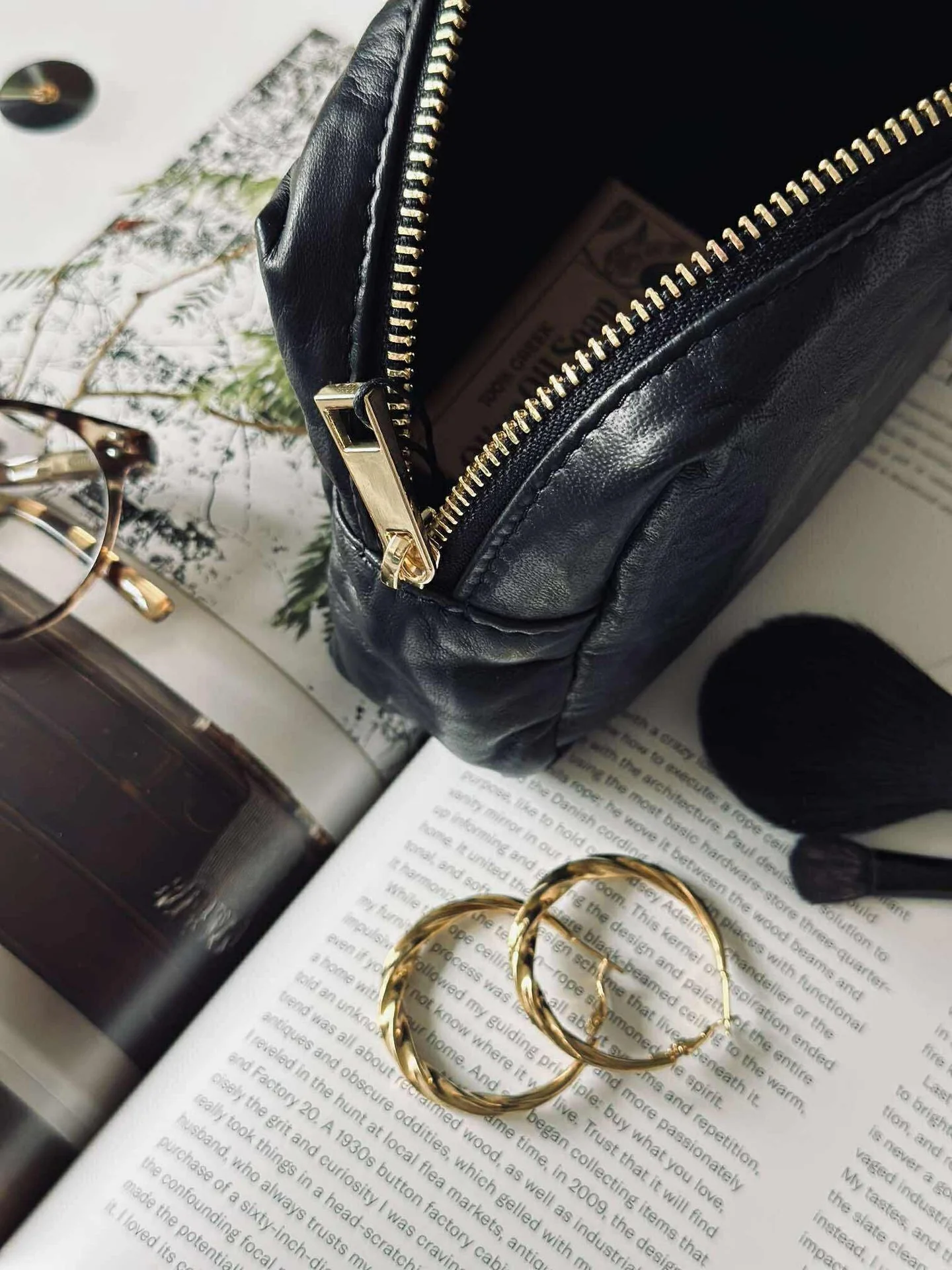 Kosmetikkpung - Black / gold - Image 5