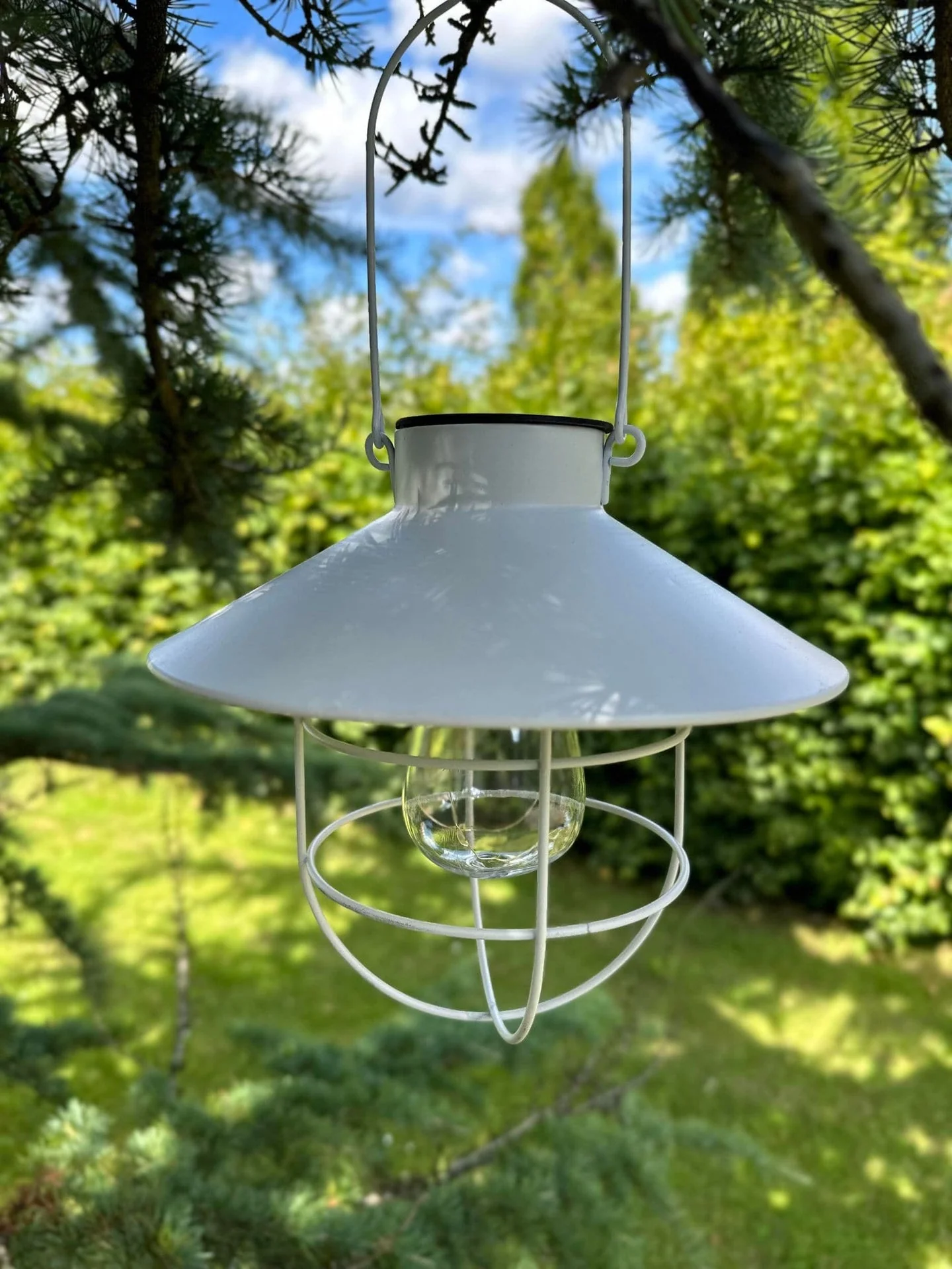 Lampe med solceller - White factory