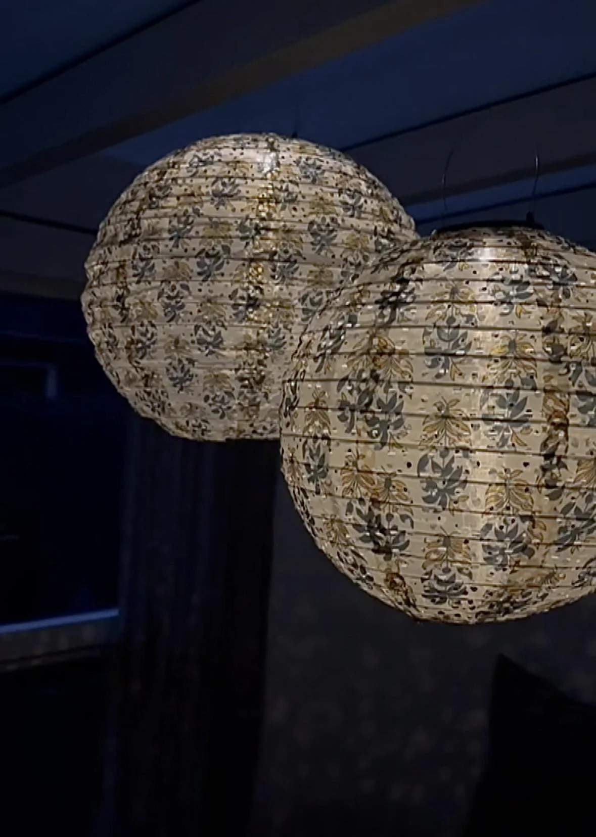 Lampe med solceller – Flower Beige dia 40 cm