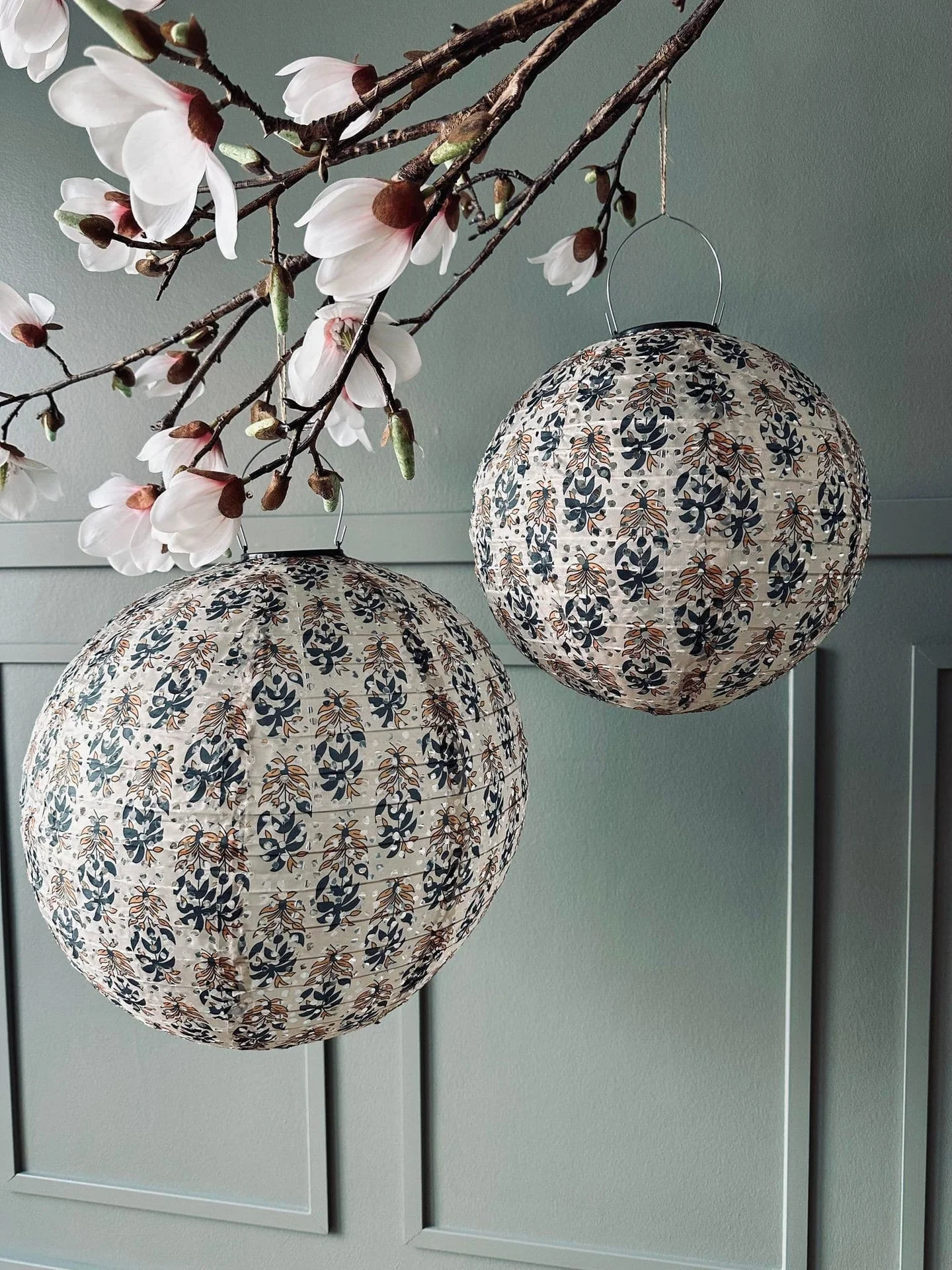 Lampe med solceller – Flower Beige dia 40 cm - Image 6