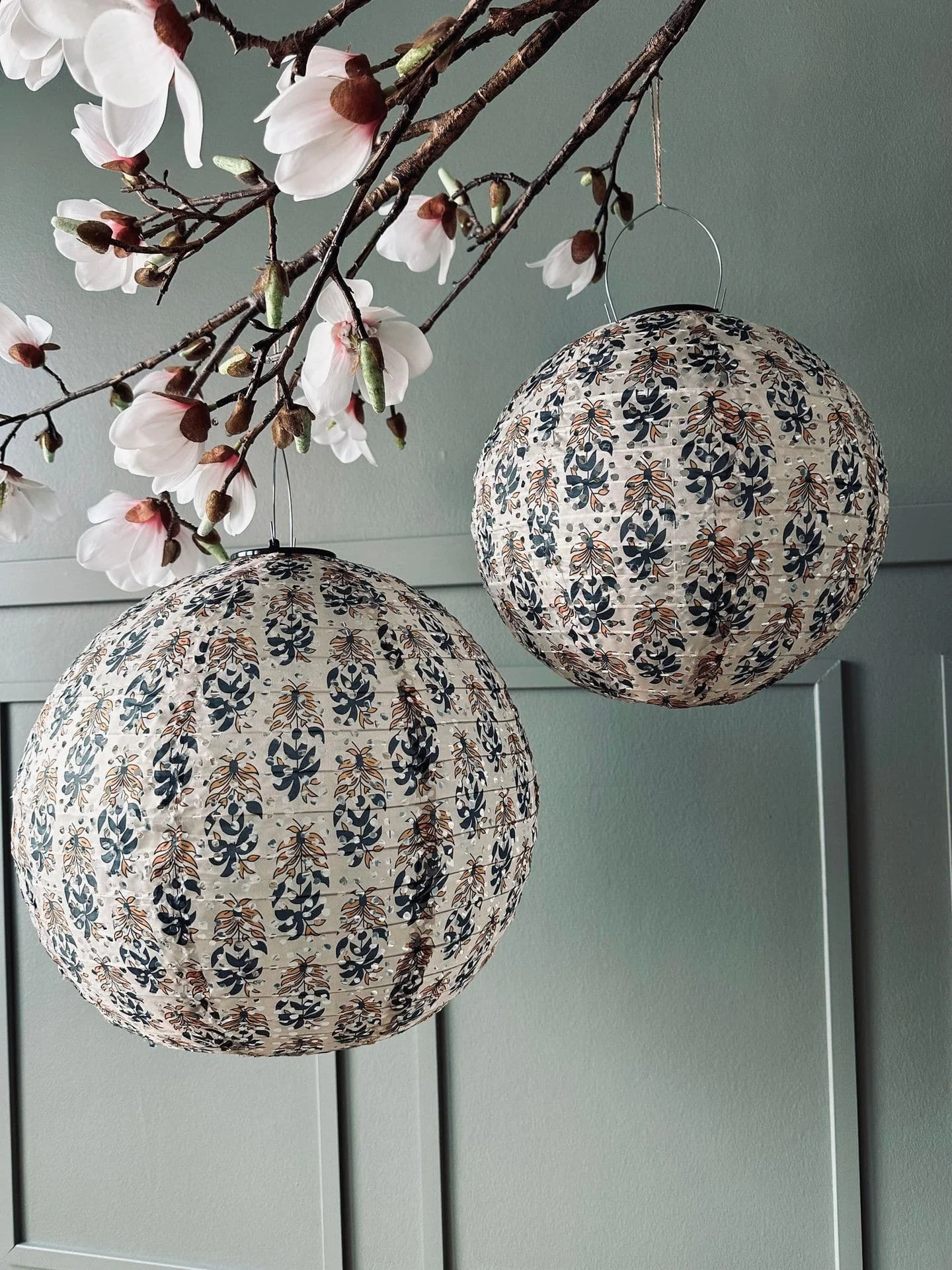 Lampe med solceller – Flower Beige dia 40 cm - Image 7